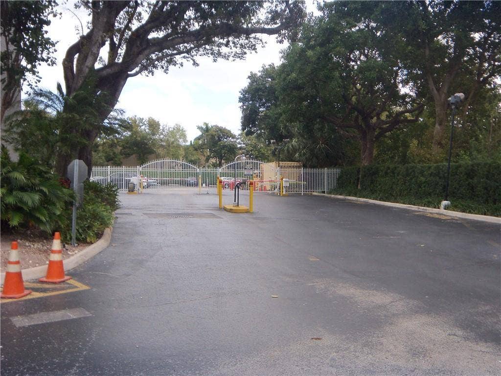 1800 N ANDREWS Avenue, #5B, Fort Lauderdale, Fort Lauderdale, FL 33311 Secure, gated parking. Lots of spaces for residents and guests.