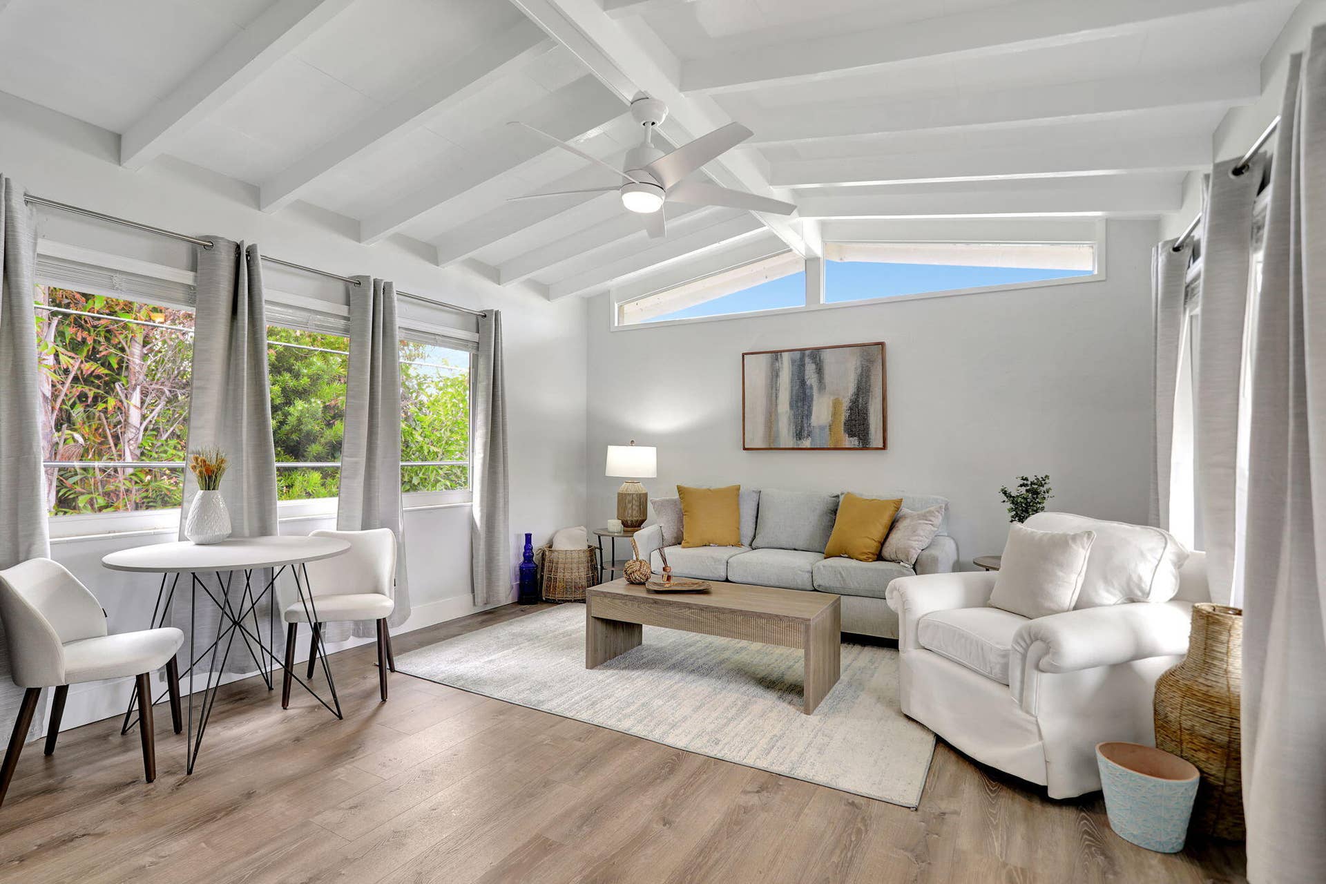 305 HIBISCUS Avenue, Pompano Beach, FL 33062 Apt 4 living room