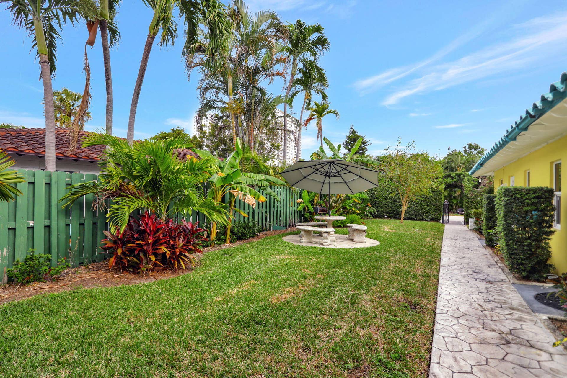 305 HIBISCUS Avenue, Pompano Beach, FL 33062 35-web-or-mls-001L1745