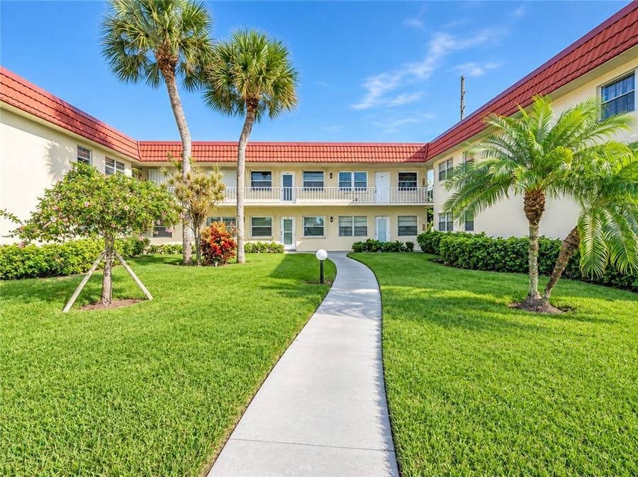 Property photo for 99 SPRING LAKE Drive, #101, Vero Beach, FL