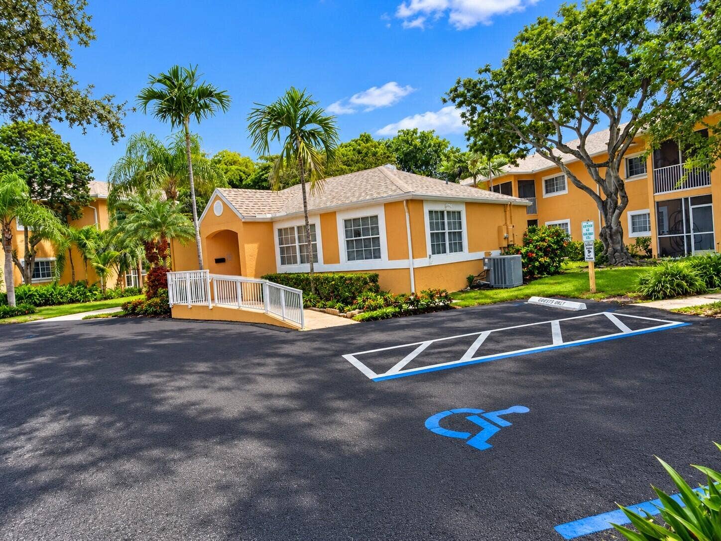 401 SE 10TH Street, #B201, Dania Beach, FL 33004 Clubhouse