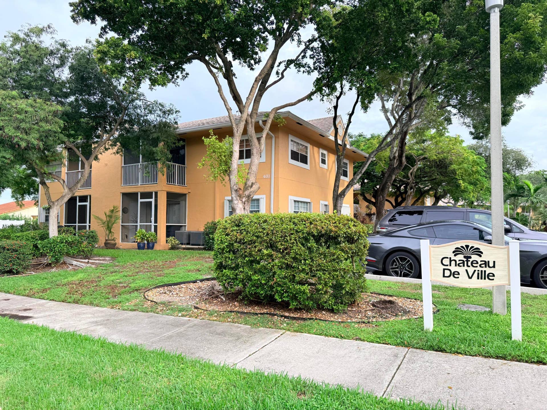 401 SE 10TH Street, #B201, Dania Beach, FL 33004 Corner unit second floor