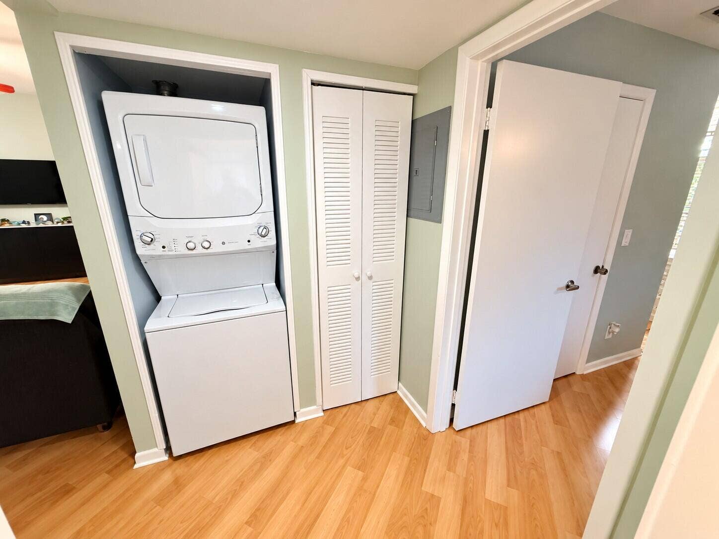 401 SE 10TH Street, #B201, Dania Beach, FL 33004 Laundry Hallway