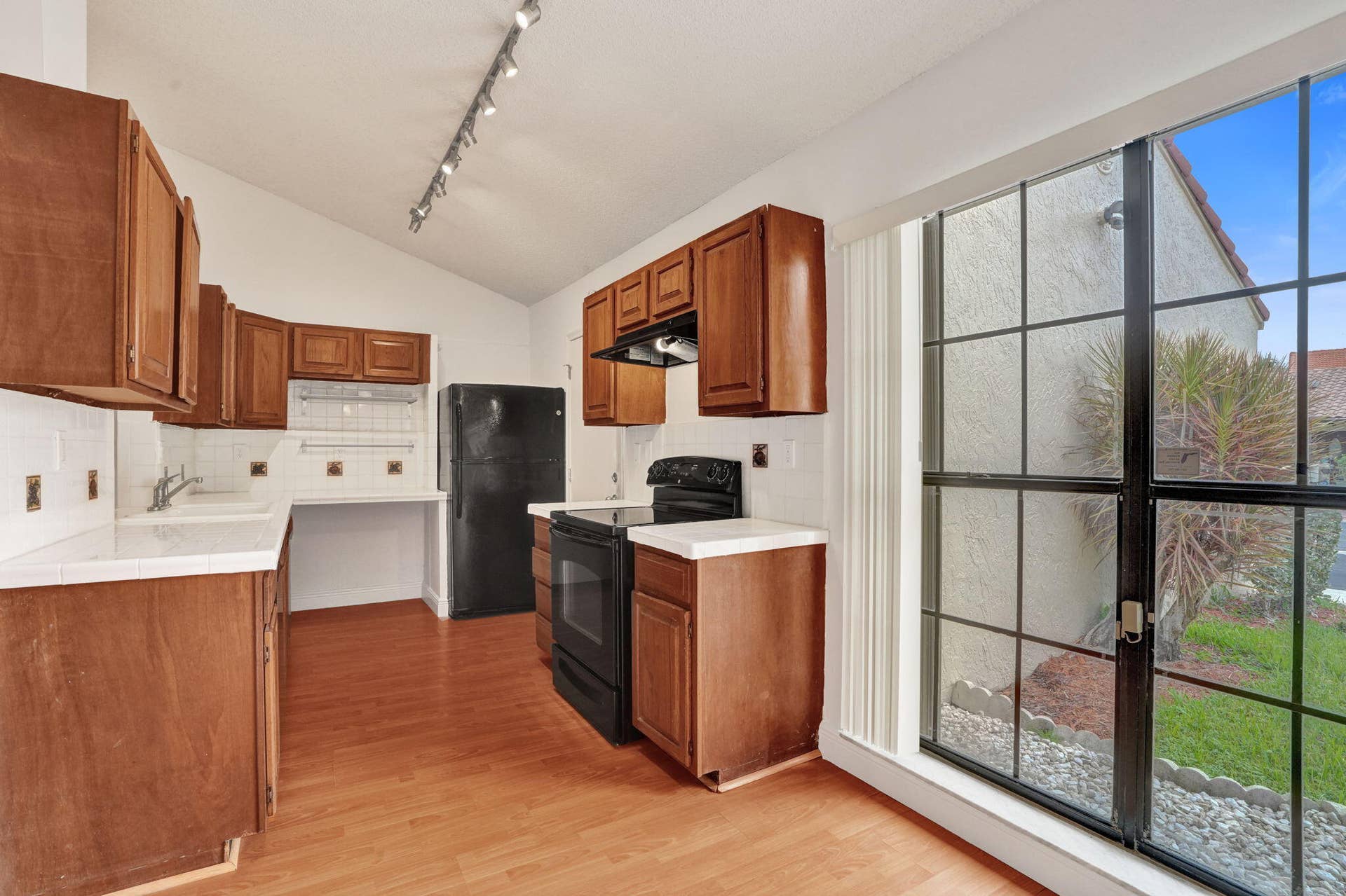 2001 Maplewood Drive, Coral Springs, FL 33071 22-web-or-mls-DSC07057