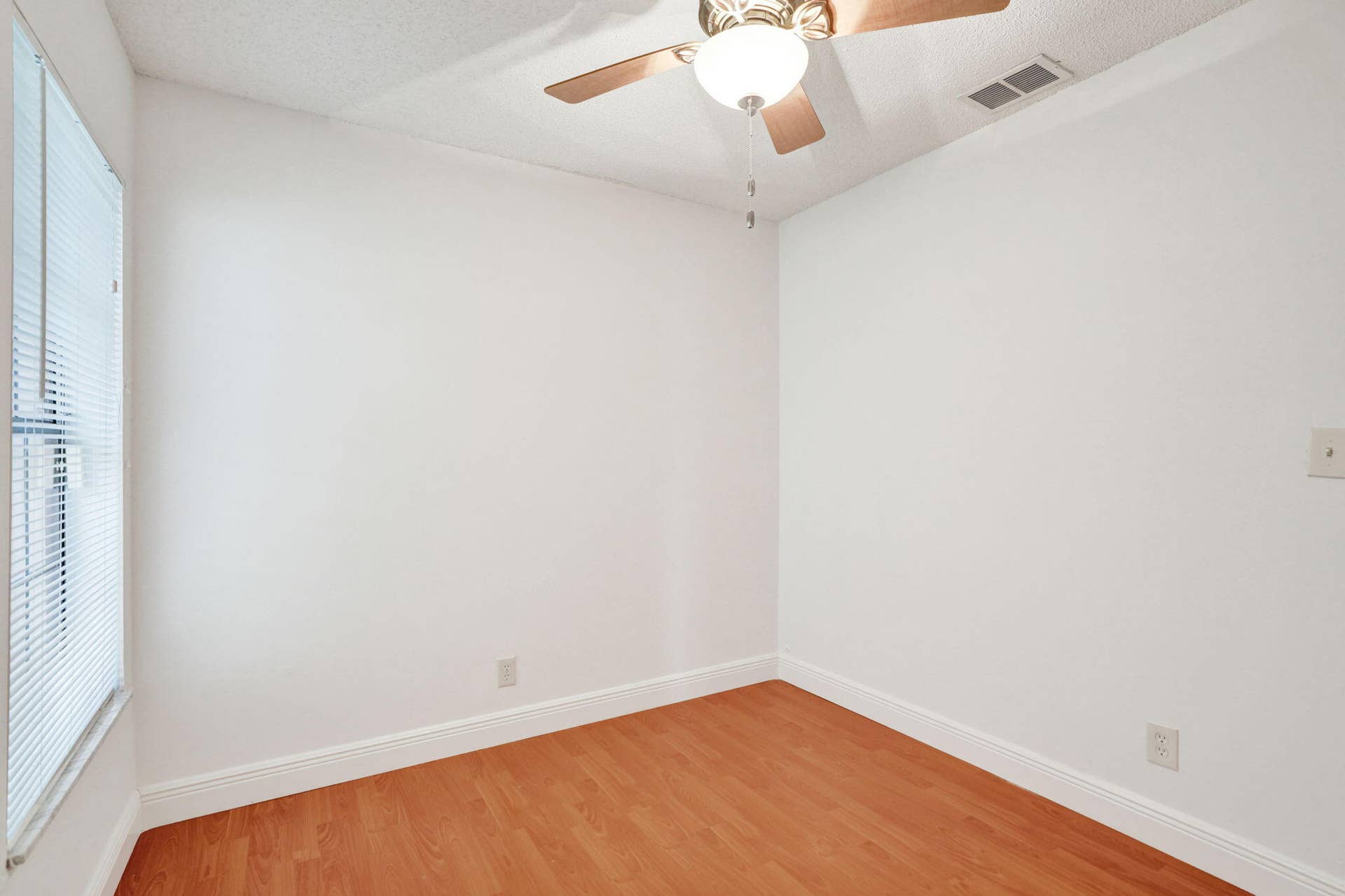 2001 Maplewood Drive, Coral Springs, FL 33071 42-web-or-mls-DSC07120