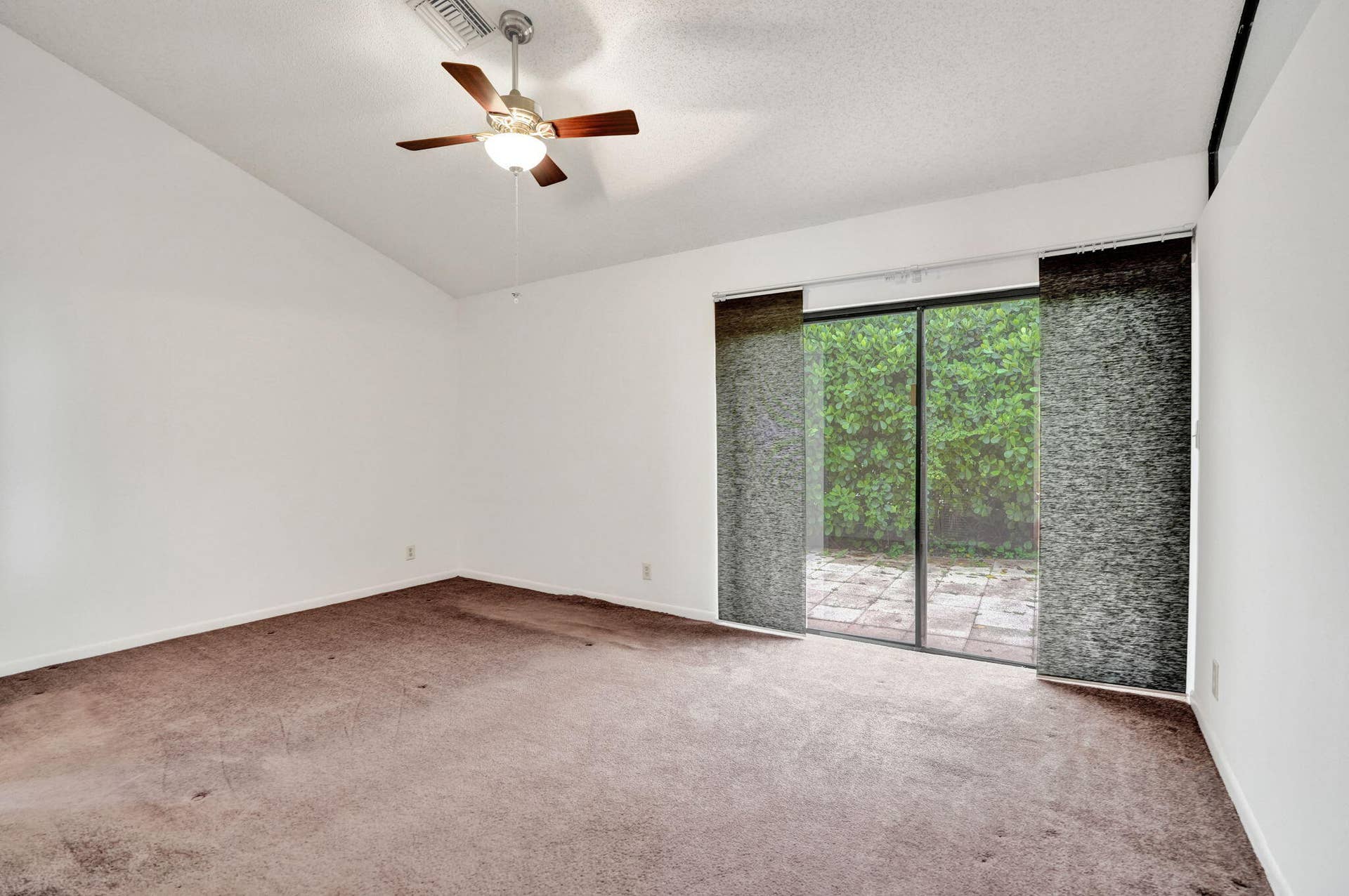 2001 Maplewood Drive, Coral Springs, FL 33071 31-web-or-mls-DSC07084