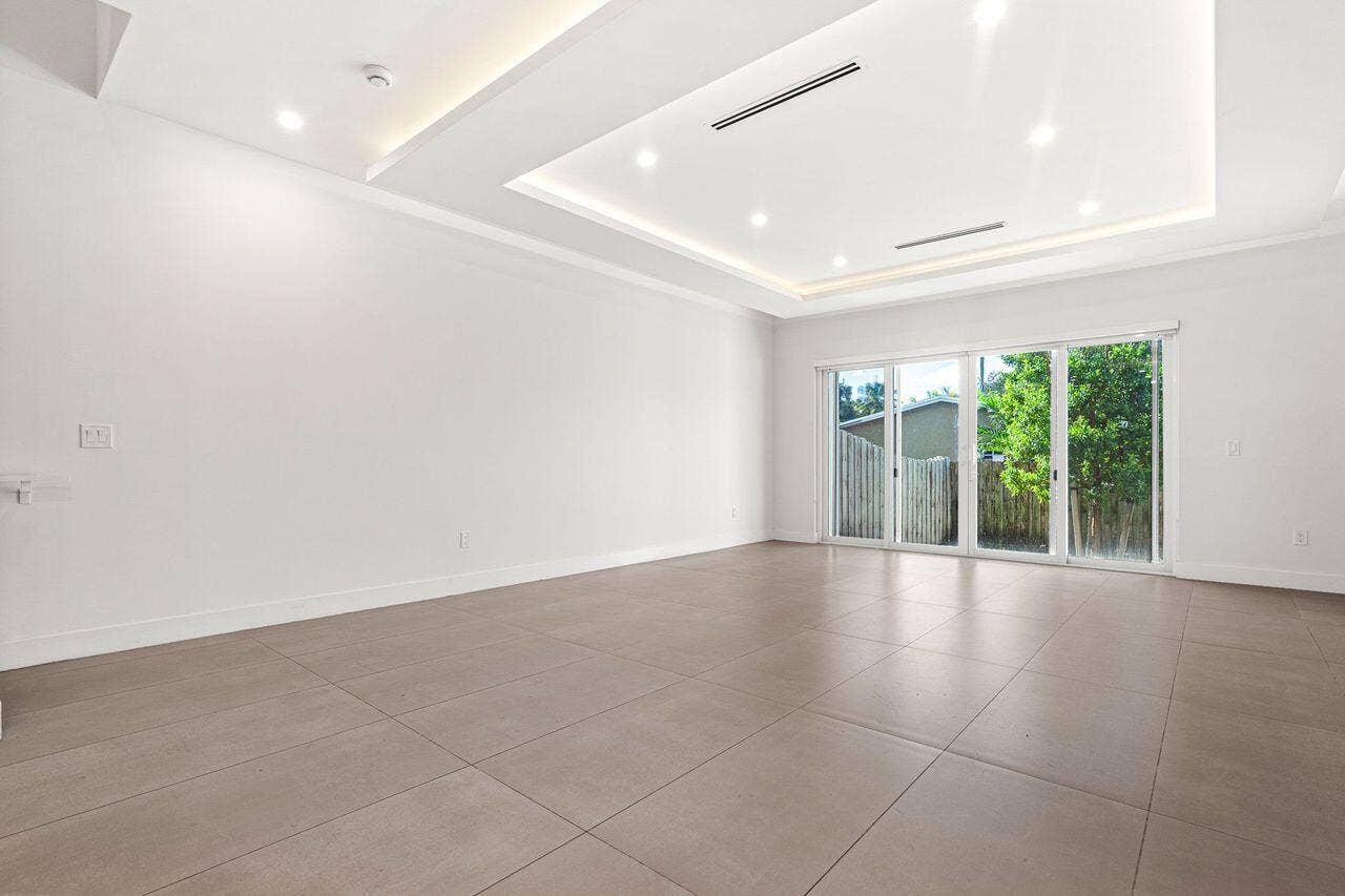 1720 SW 20th Street, Fort Lauderdale, FL 33315 Main Room 1