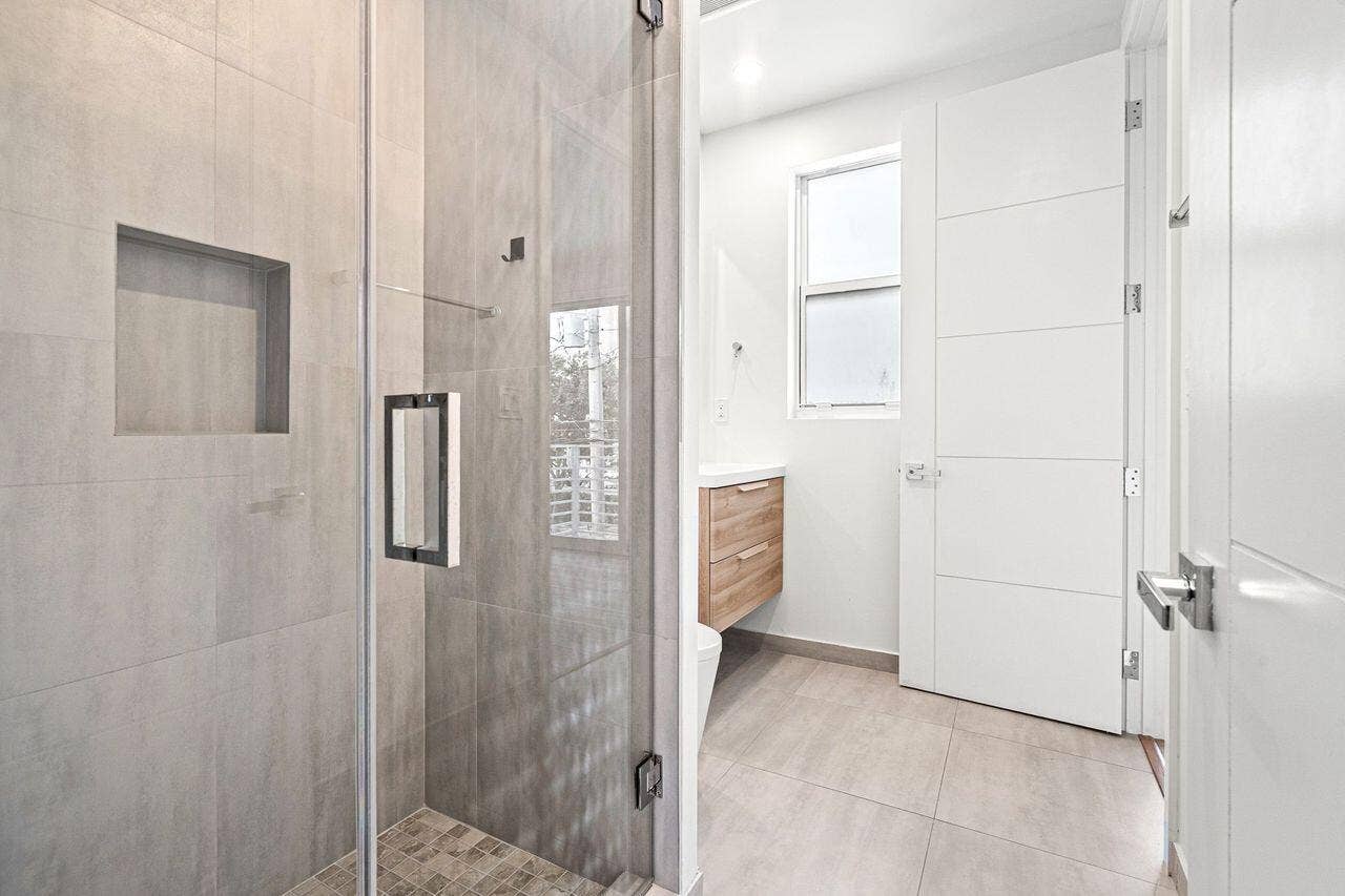 1720 SW 20th Street, Fort Lauderdale, FL 33315 2nd Bathroom