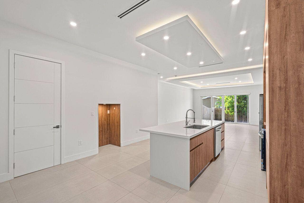 1720 SW 20th Street, Fort Lauderdale, FL 33315 Main Living Area