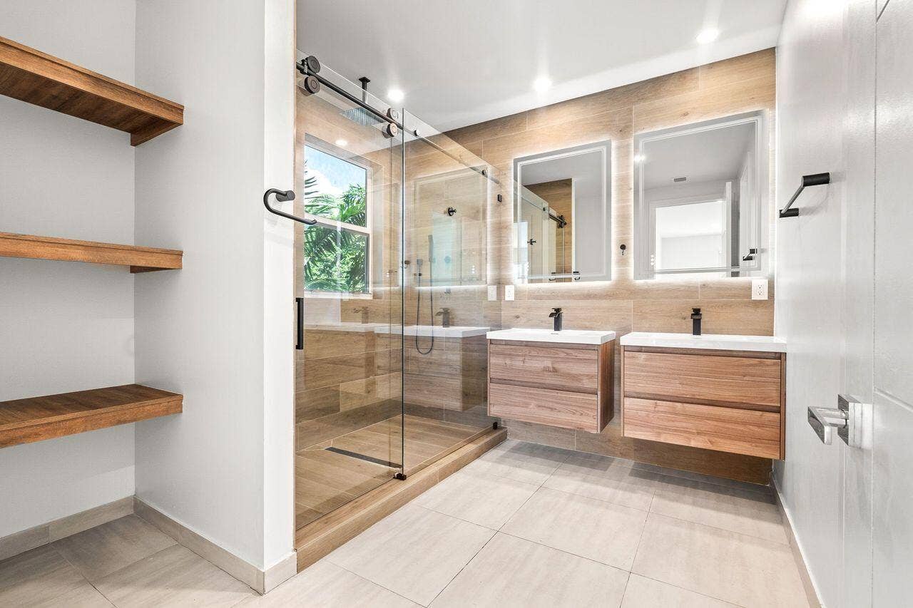 1720 SW 20th Street, Fort Lauderdale, FL 33315 Master Bathroom