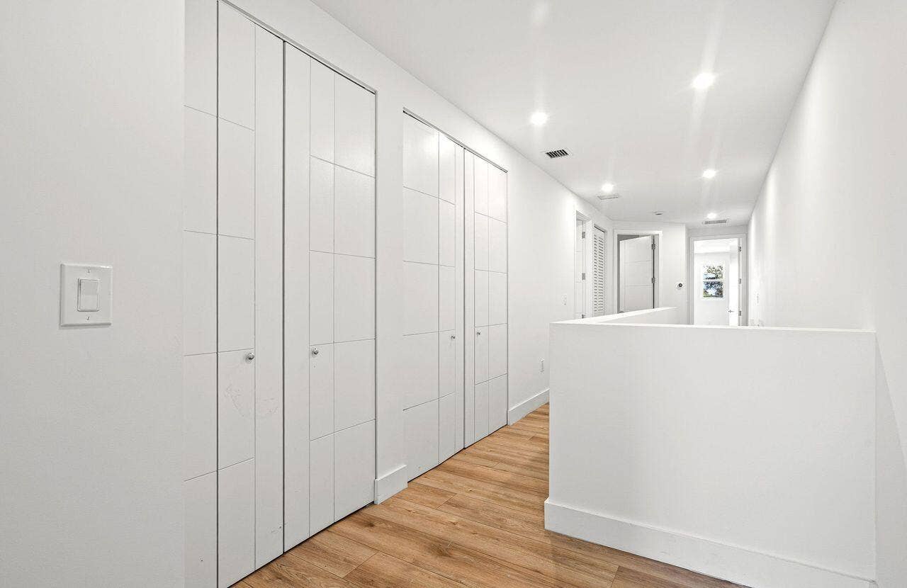 1720 SW 20th Street, Fort Lauderdale, FL 33315 Upstairs Hallway