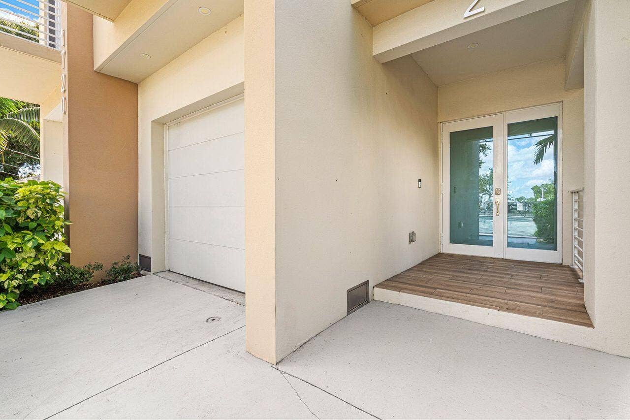 1720 SW 20th Street, Fort Lauderdale, FL 33315 Entrance