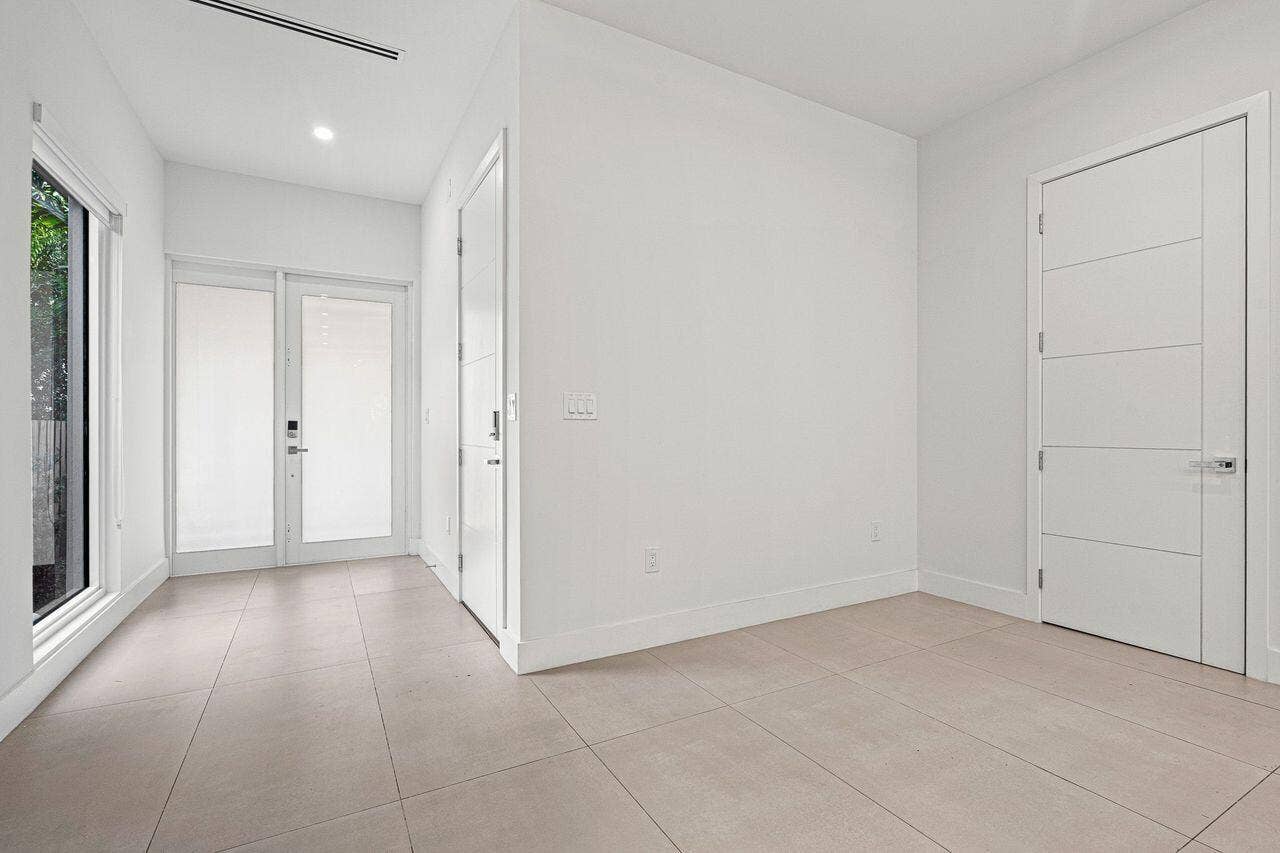 1720 SW 20th Street, Fort Lauderdale, FL 33315 Foyer