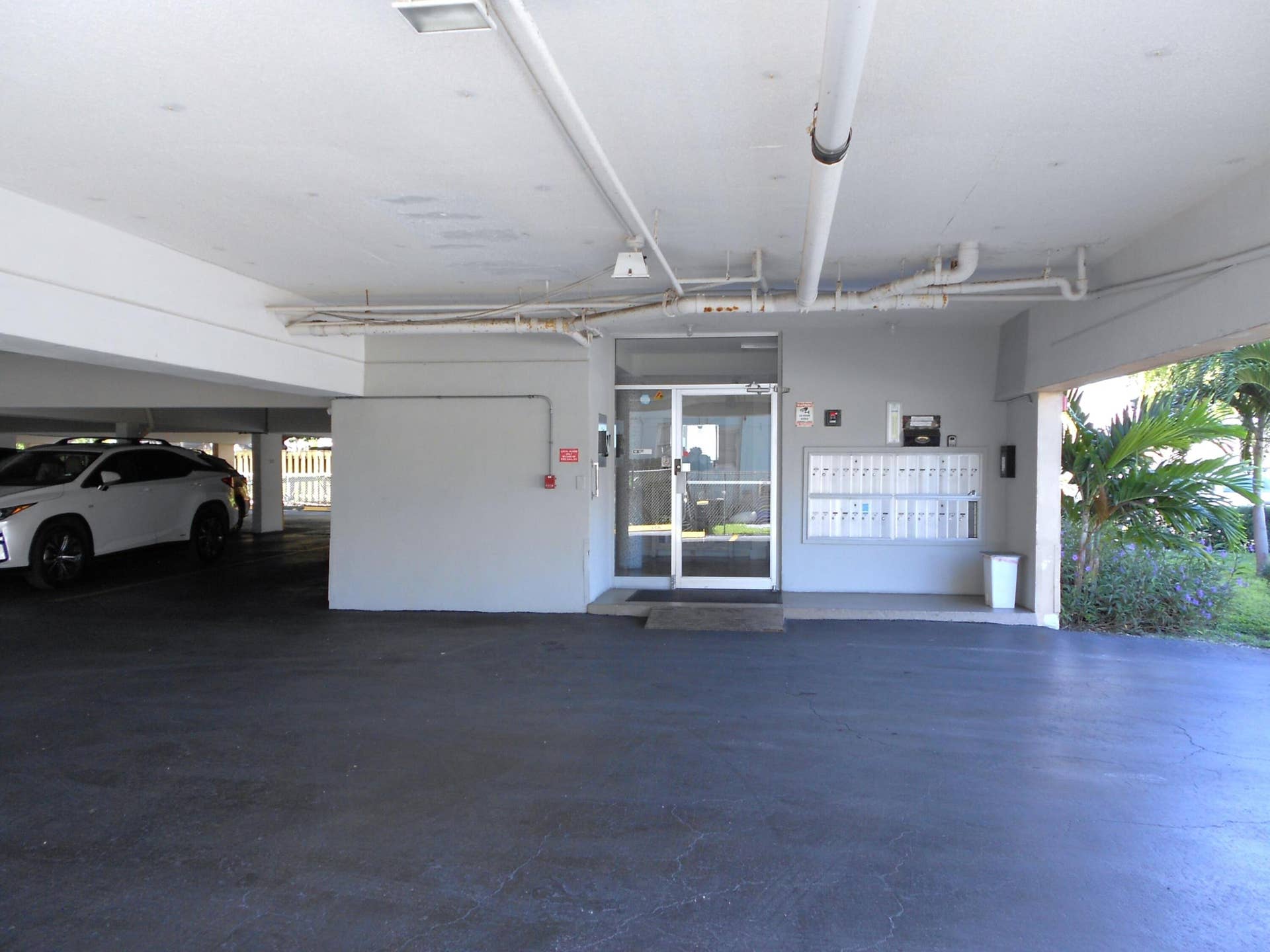 BLDG. MAIN ENTRANCE
