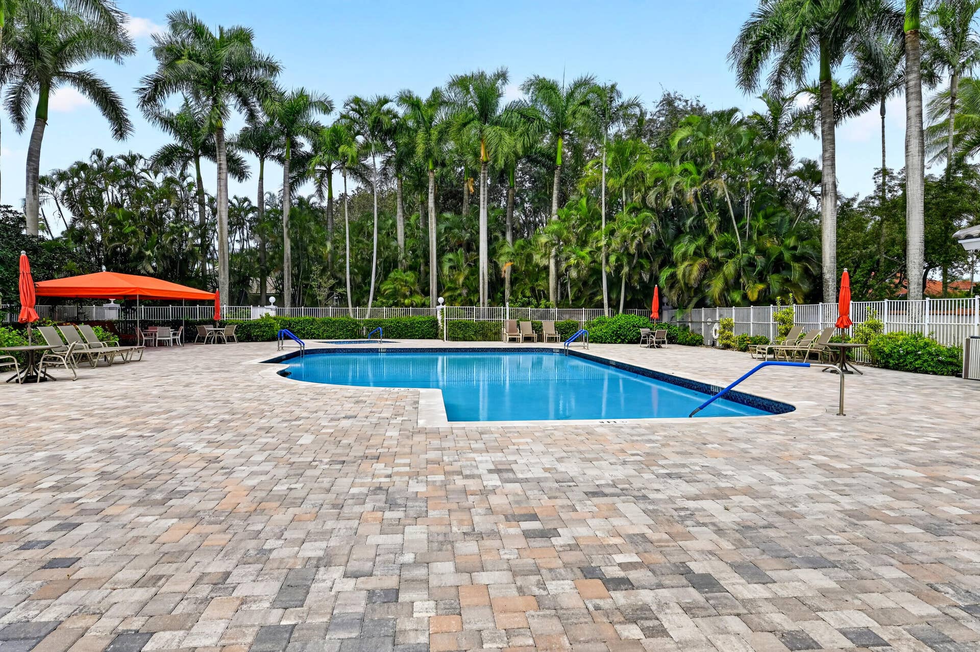 9818 Crescent View Drive S, Boynton Beach, FL 33437 V1 37 Community Pool 33-print-_DSC4024