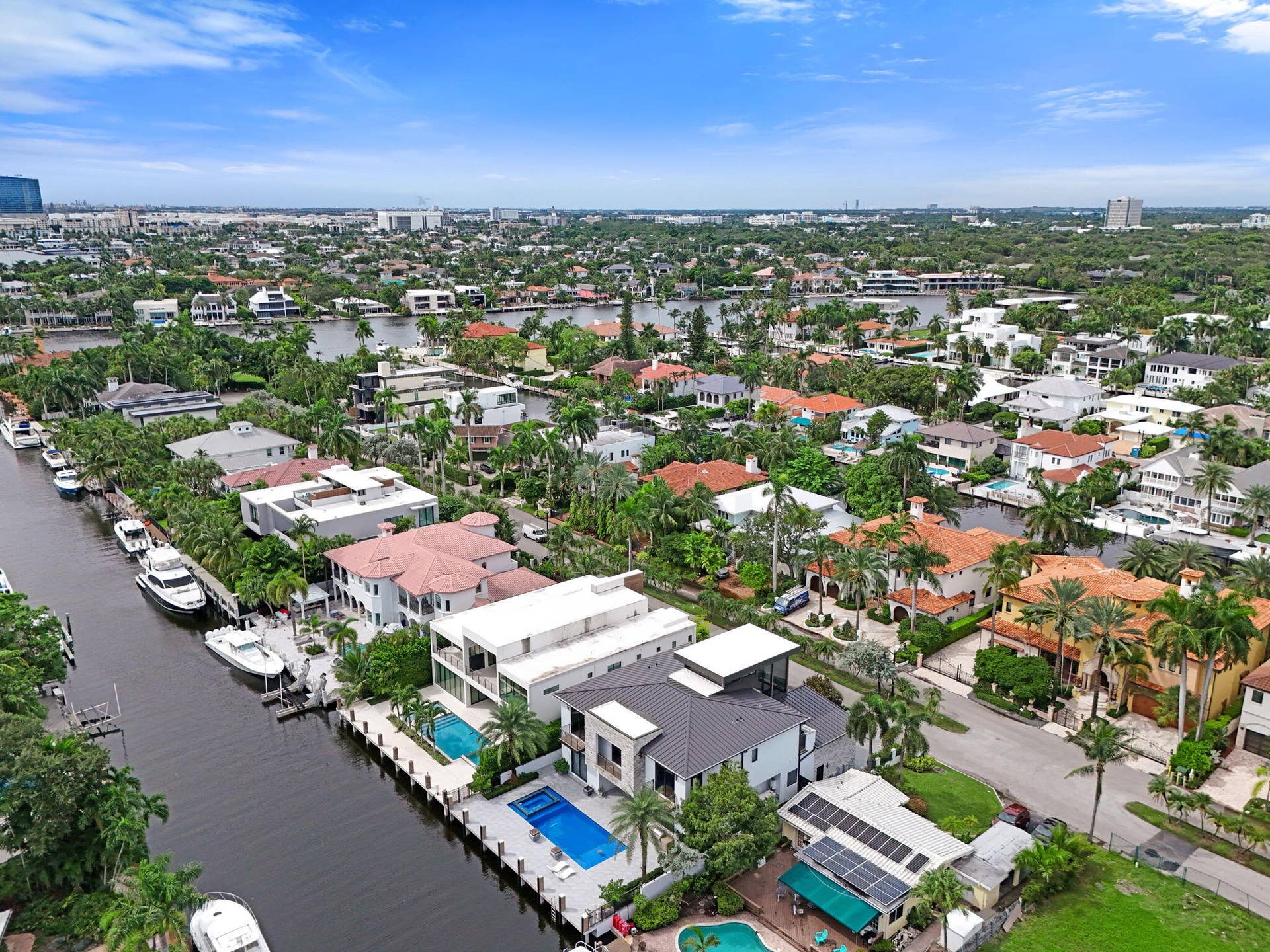 424 COCONUT ISLE Drive, Fort Lauderdale, FL 33301 5-web-or-mls-CAM_20260930112712_0011_W