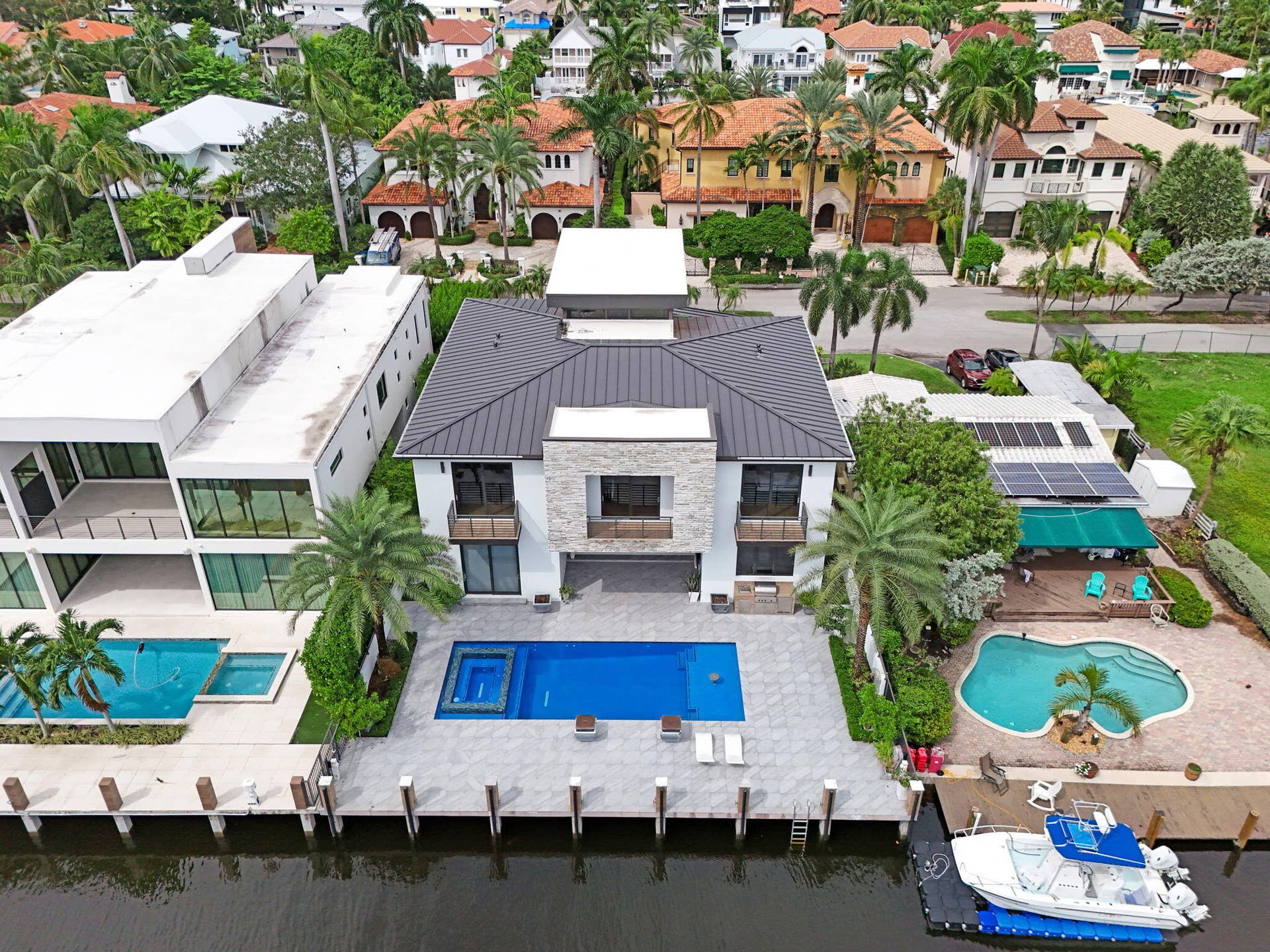 424 COCONUT ISLE Drive, Fort Lauderdale, FL 33301 10-web-or-mls-CAM_20260930112749_0014_W