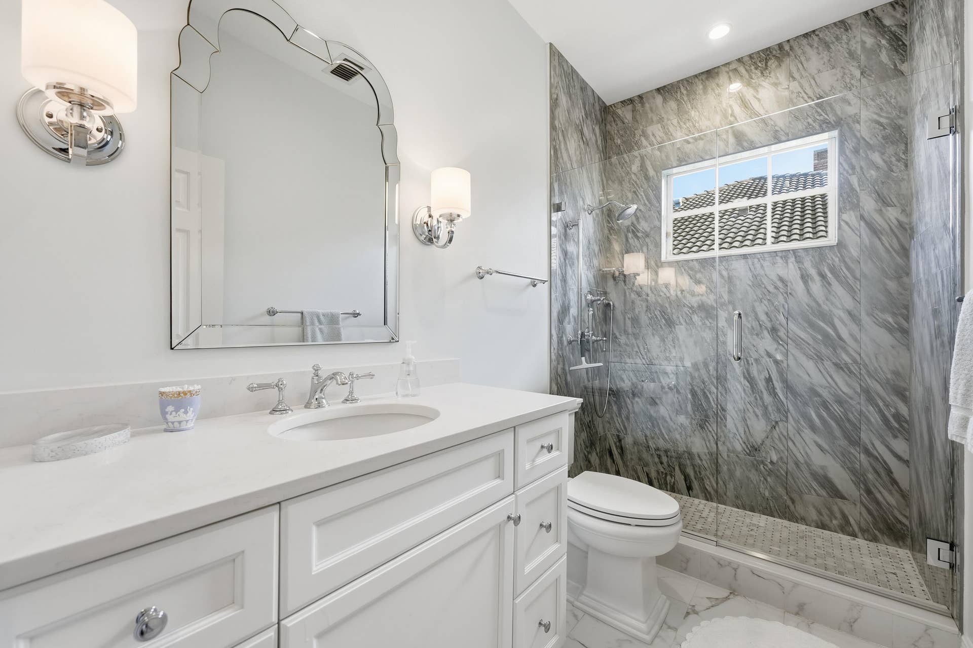 Bedroom 2 Full Bathroom