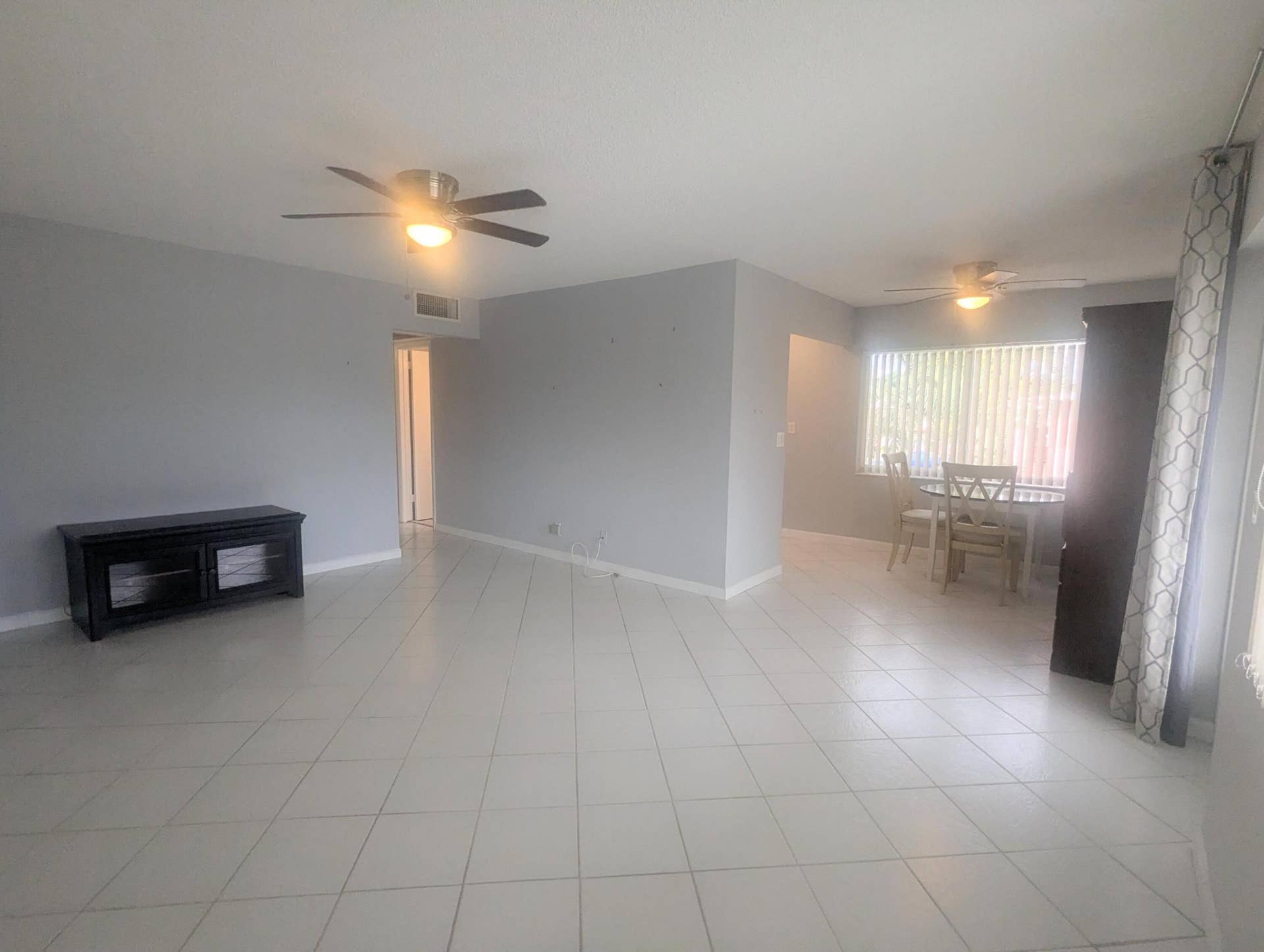Immaculate Condition w Tiled Living Dining Kitchen