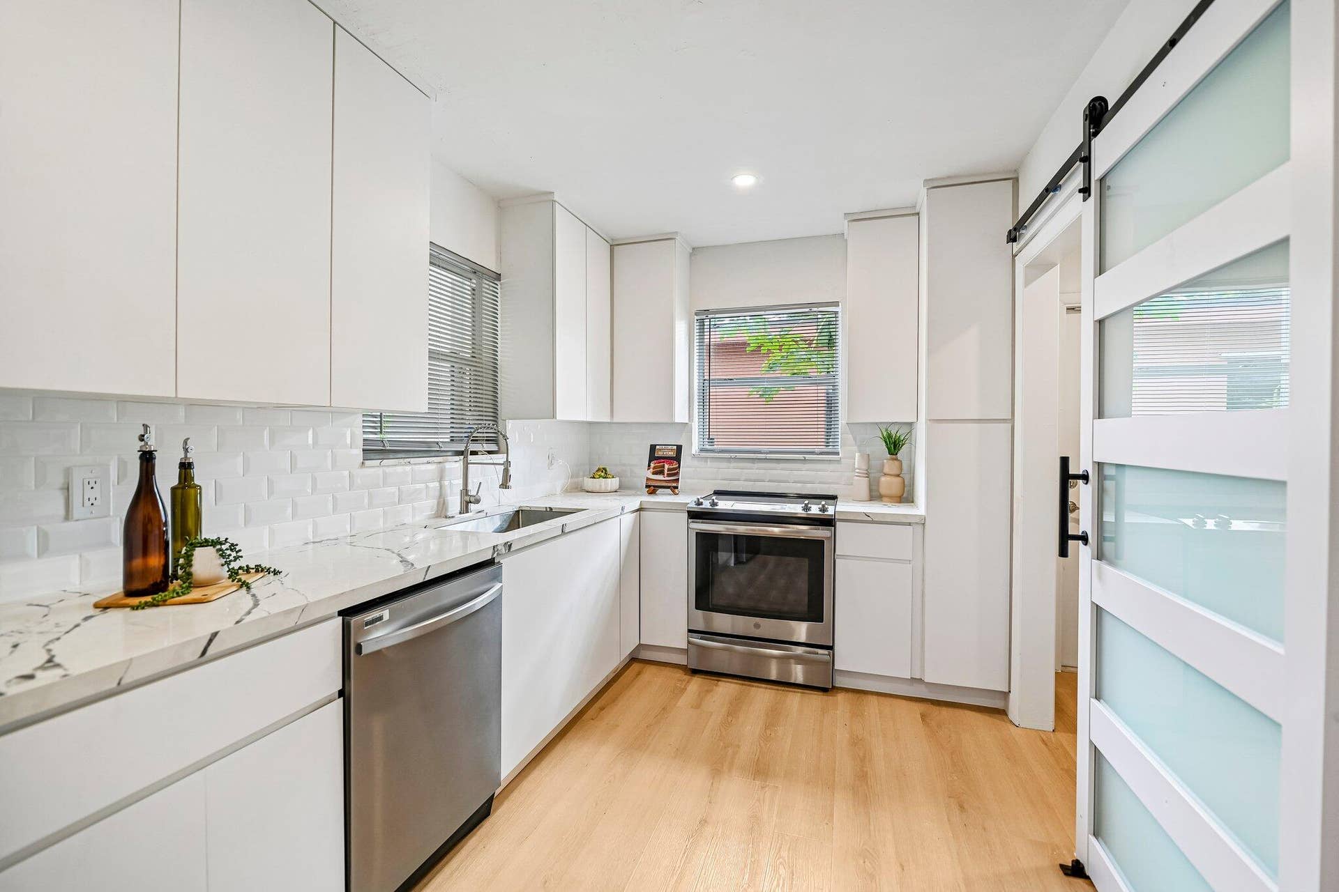 17-web-or-mls-NE 165th St-S0110-017