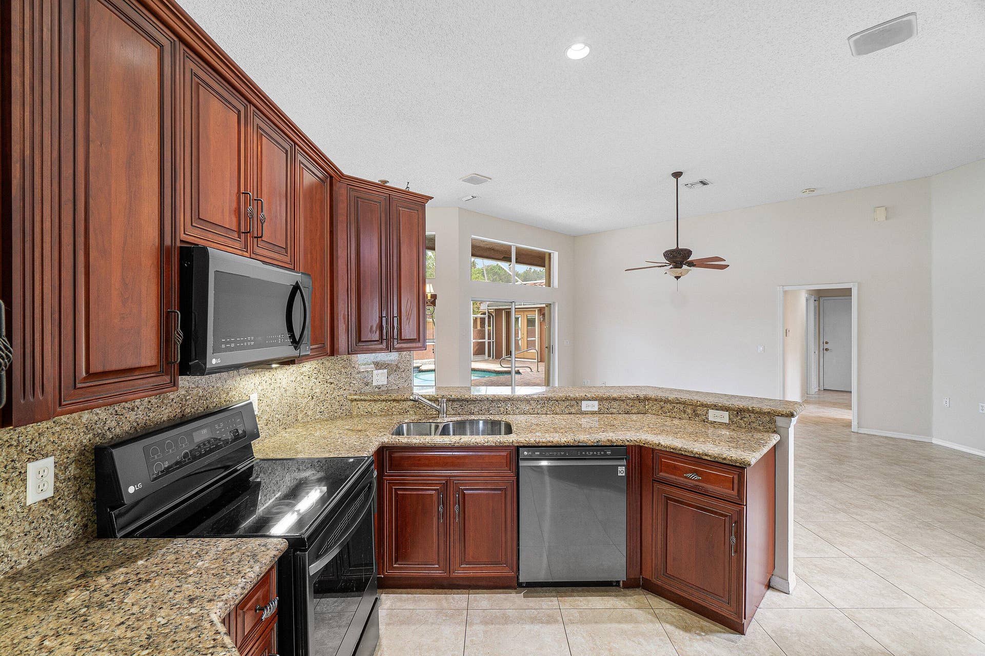 10599 Saint Thomas Drive, Boca Raton, FL 33498 chef's kitchen