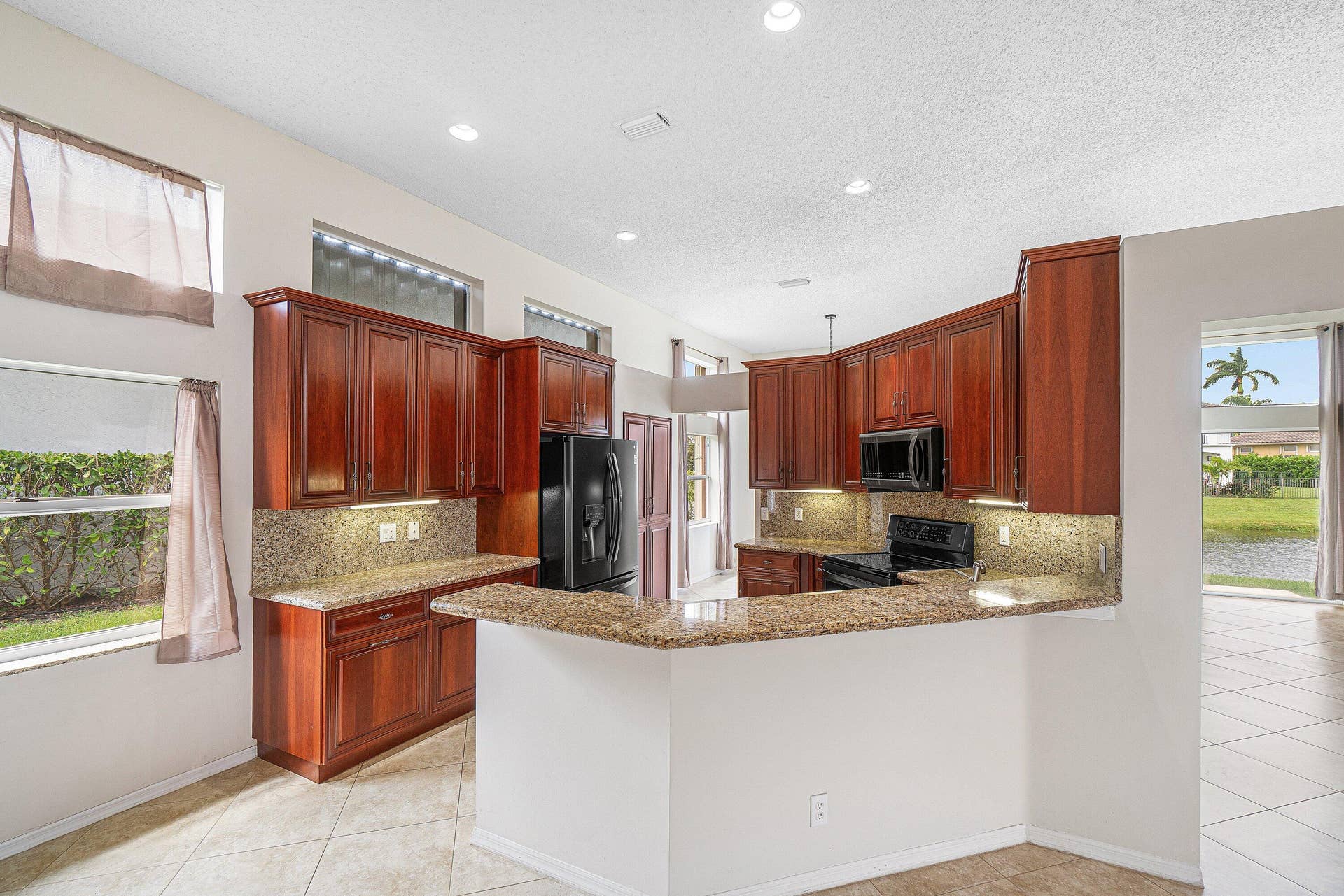 10599 Saint Thomas Drive, Boca Raton, FL 33498 chef's kitchen