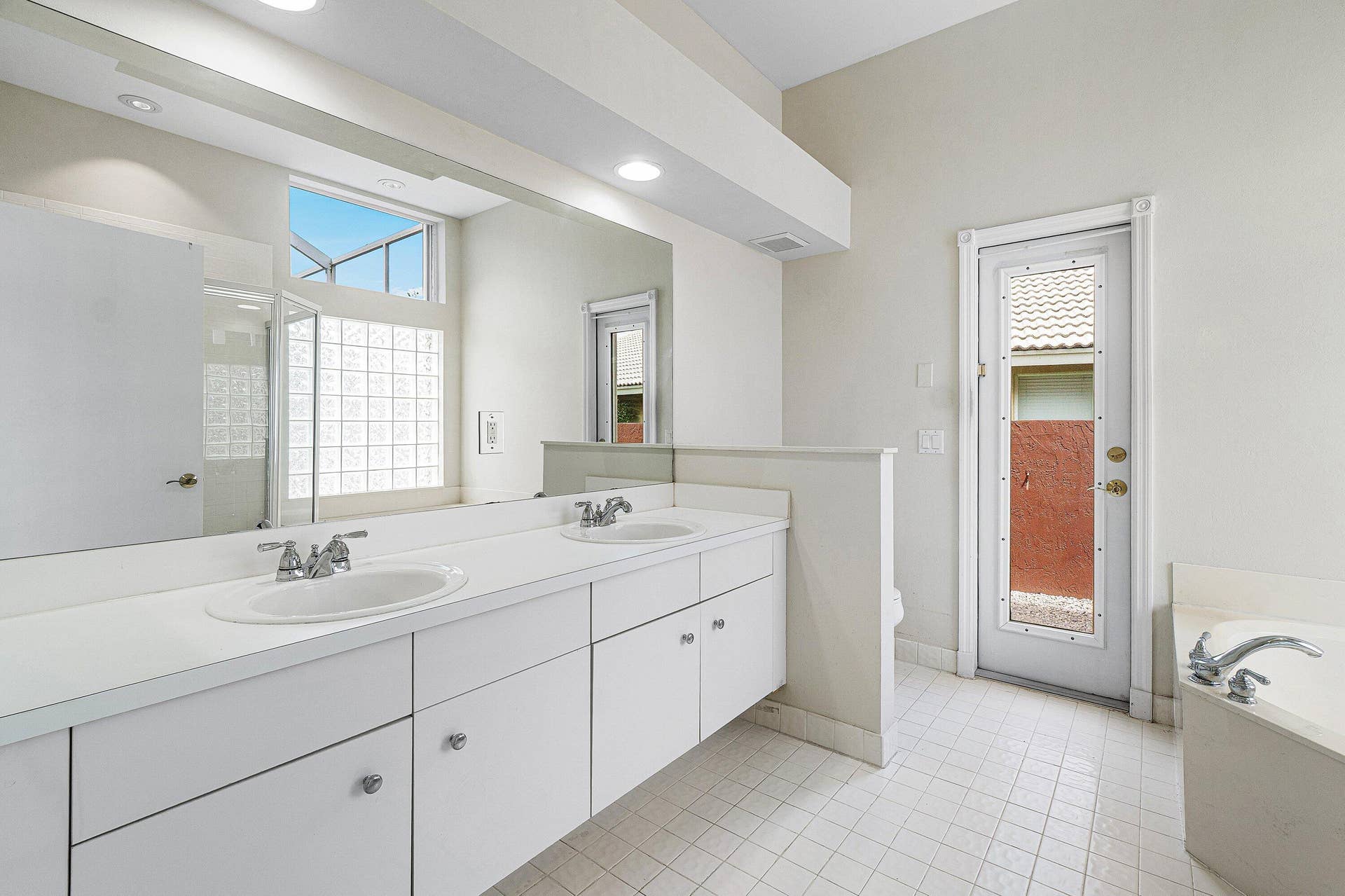 10599 Saint Thomas Drive, Boca Raton, FL 33498 primary bathroom