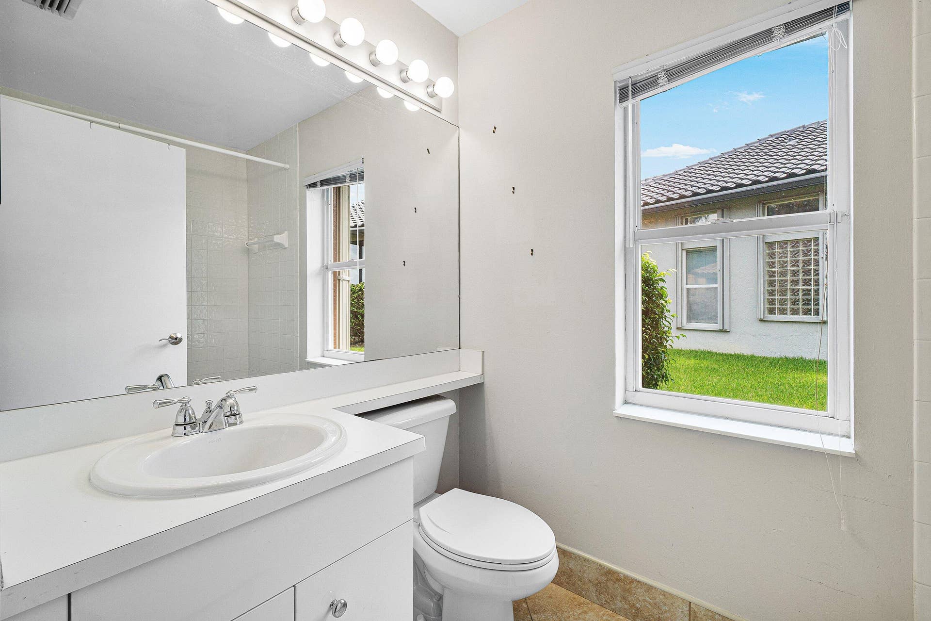10599 Saint Thomas Drive, Boca Raton, FL 33498 guest bathroom