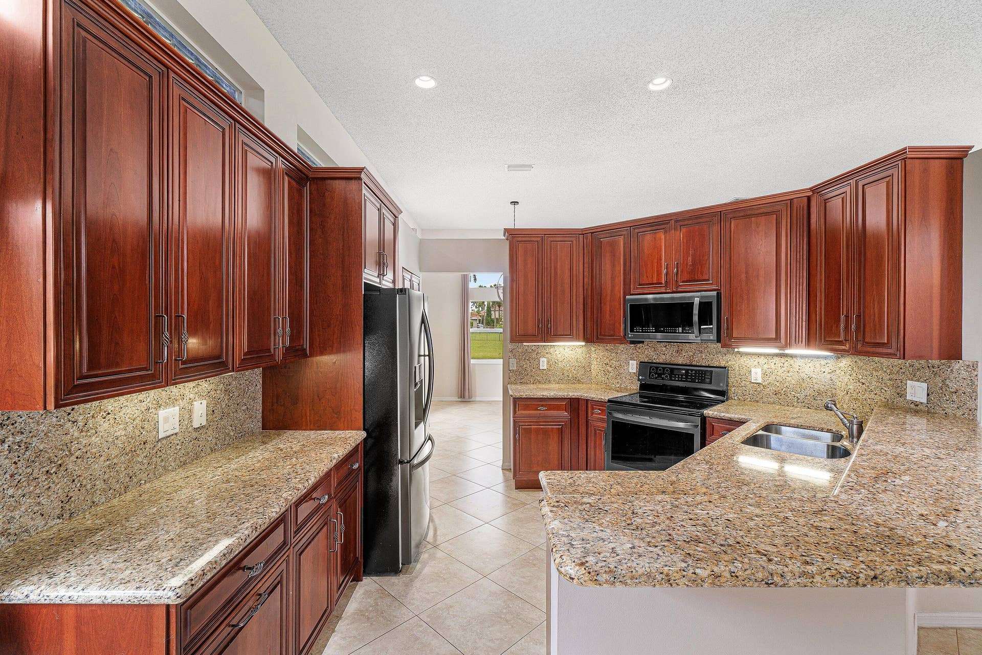 10599 Saint Thomas Drive, Boca Raton, FL 33498 chef's kitchen
