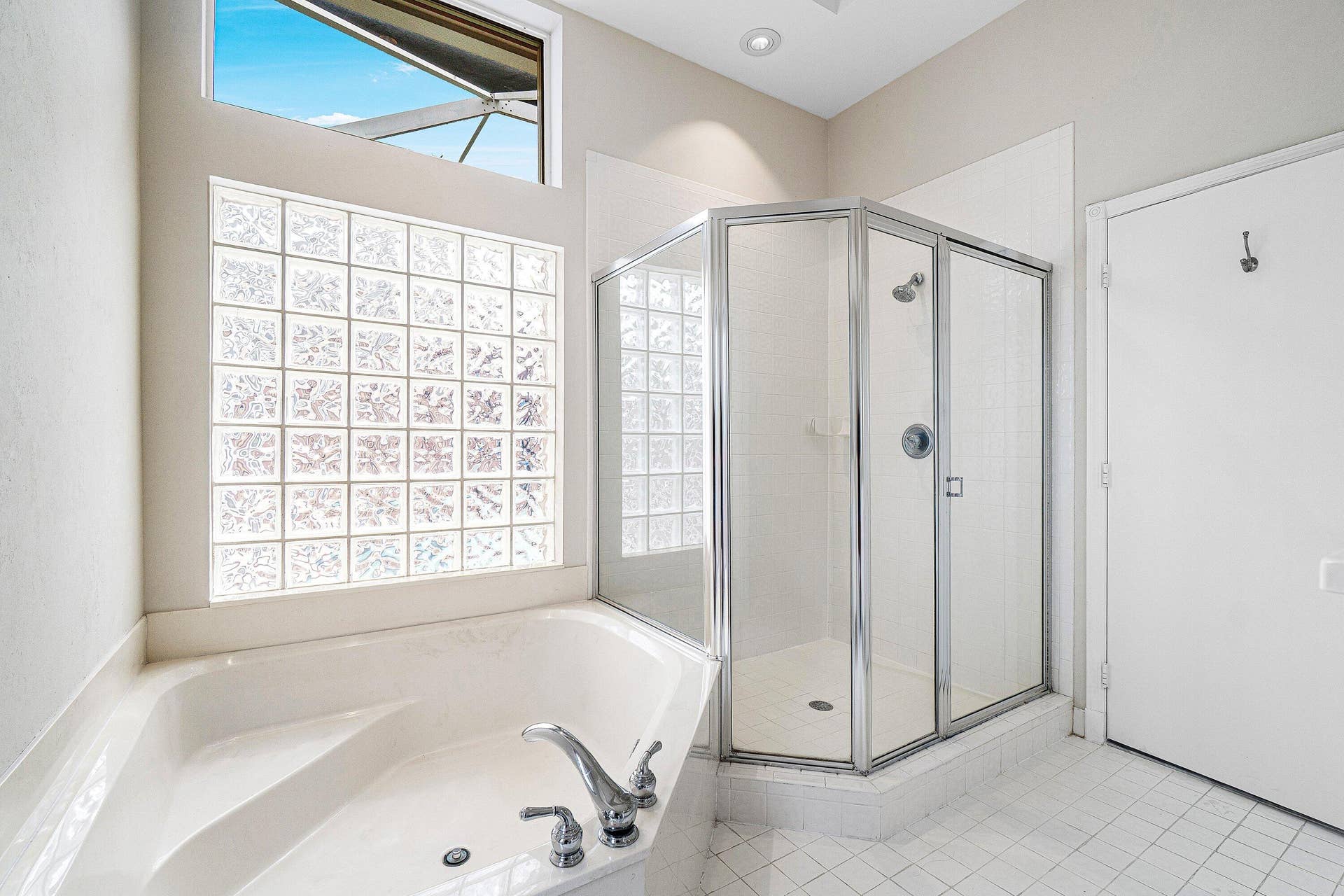 10599 Saint Thomas Drive, Boca Raton, FL 33498 primary bathroom