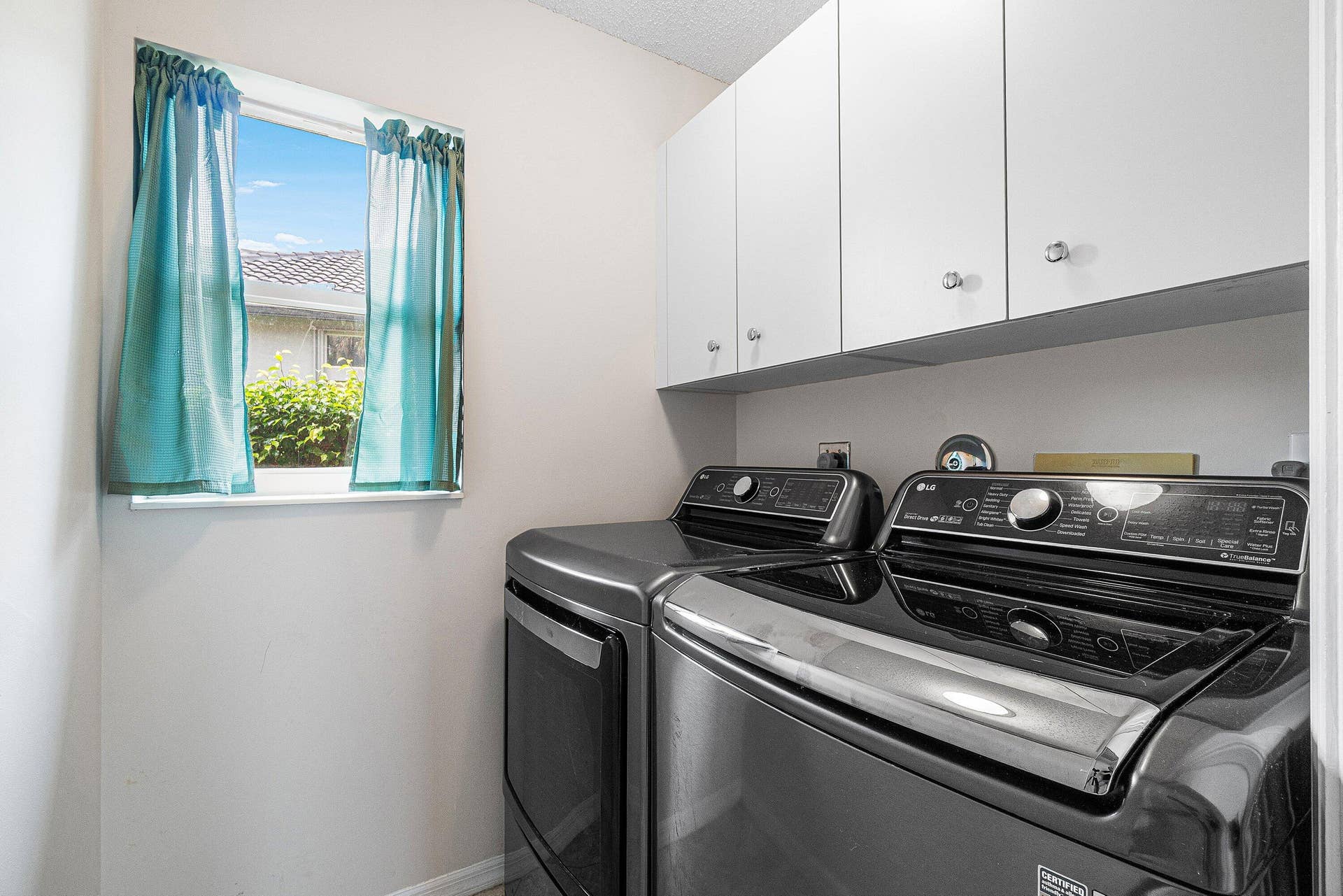 10599 Saint Thomas Drive, Boca Raton, FL 33498 laundry room