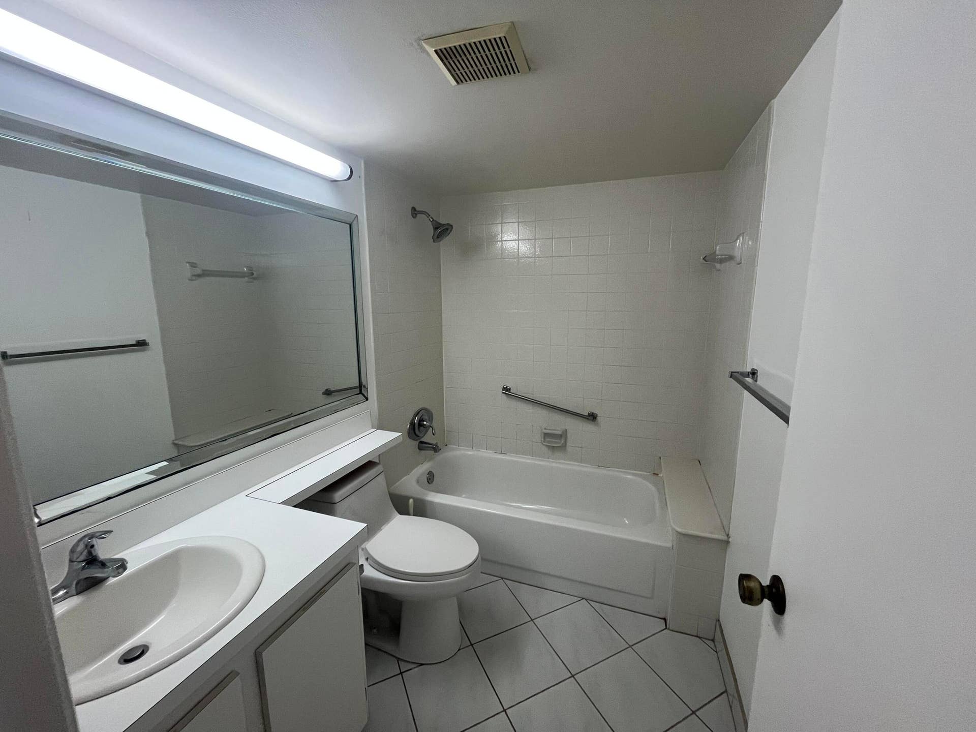 618 SEA PINE Way, #C2, Greenacres, Greenacres, FL 33415 Bathroom