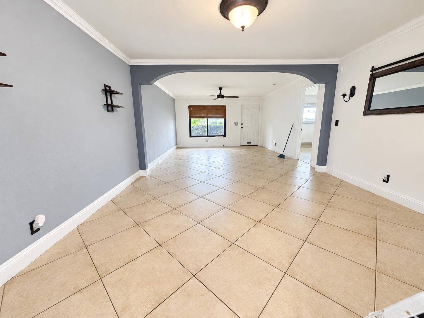 560 SE 23RD Avenue, #1, Pompano Beach, Pompano Beach, FL 33062 Spacious Neutral Interior with Arched Op