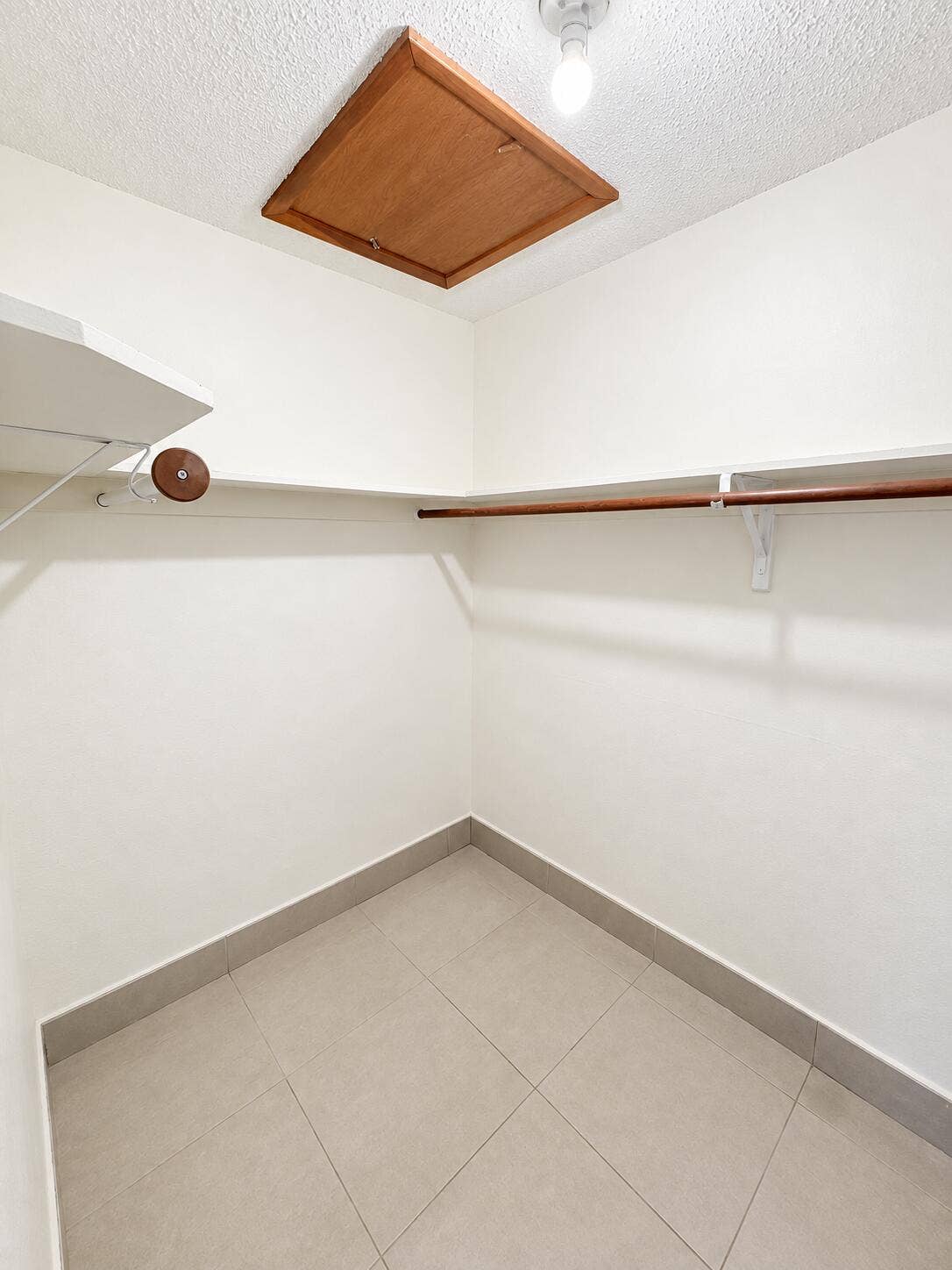 560 SE 23RD Avenue, #1, Pompano Beach, Pompano Beach, FL 33062 Bright Empty Walk-In Closet