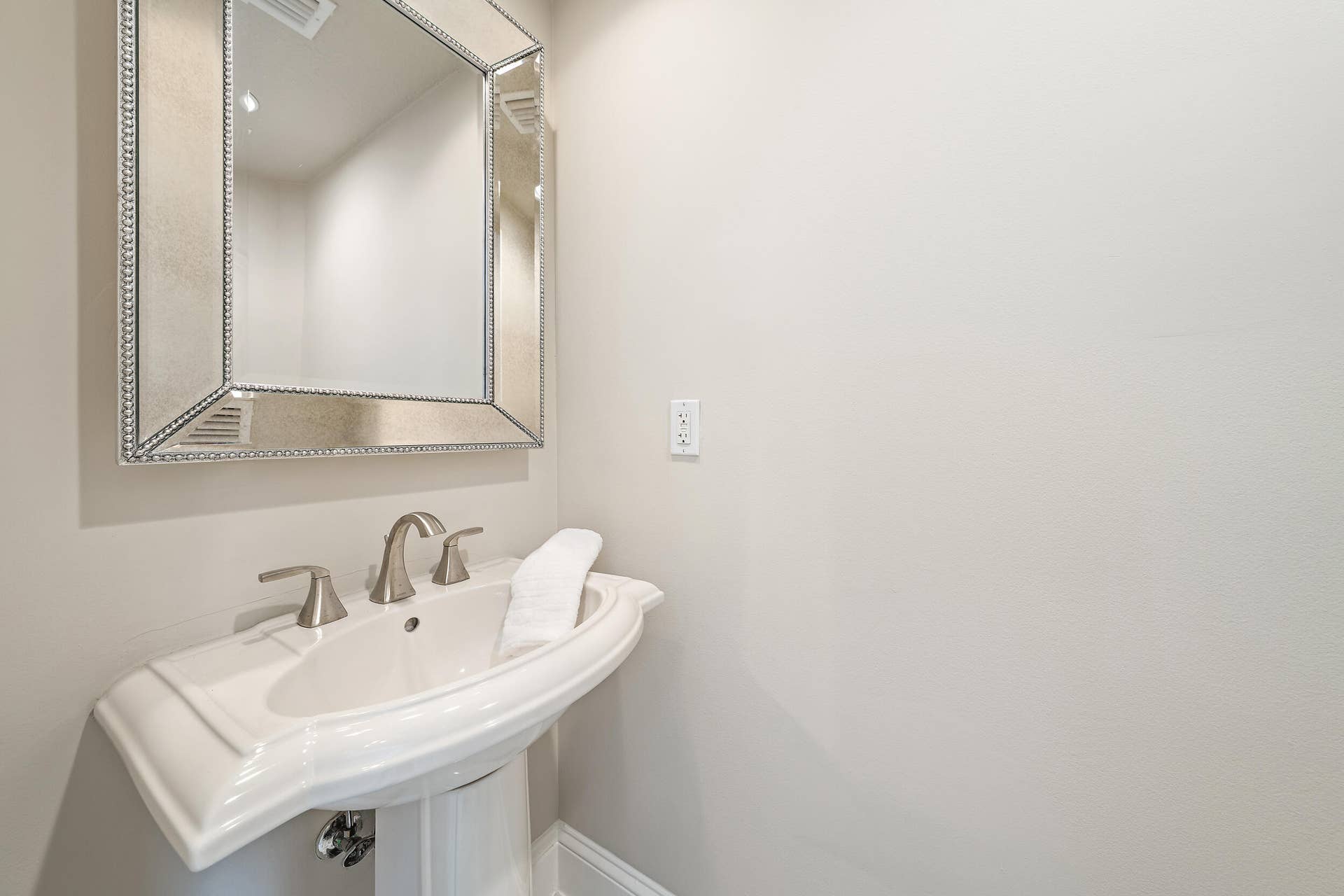 454 Juno Dunes Way, Juno Beach, FL 33408 Powder Room