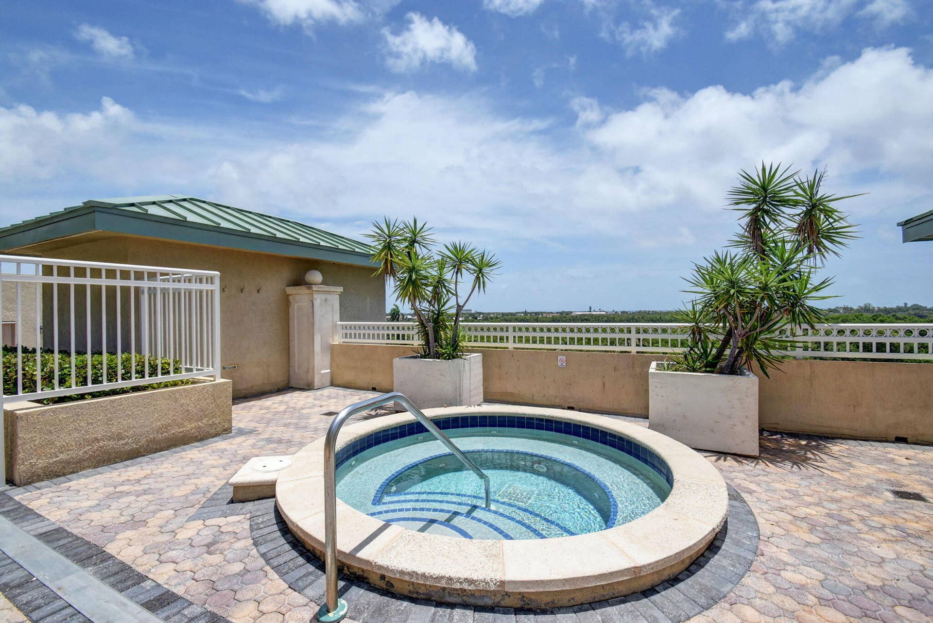 350 N FEDERAL Highway, #813, Boynton Beach, FL 33435 Hot Tub