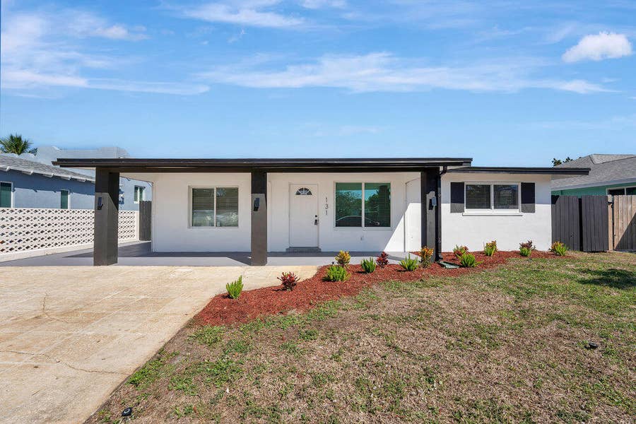 Property photo for 131 SE 4th Avenue, Boynton Beach, FL