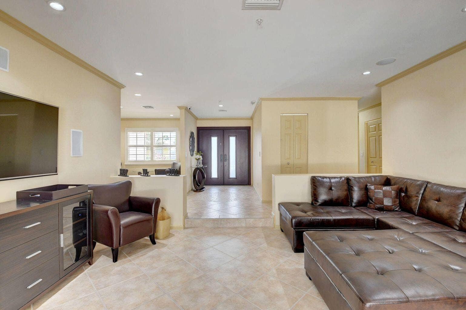 1086 SW 28th Avenue, Boynton Beach, FL 33426 2