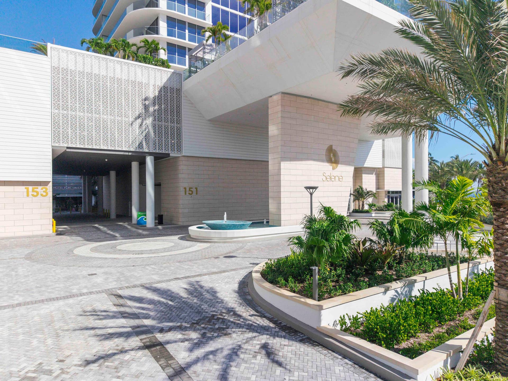151 N Seabreeze Blvd u1703_001