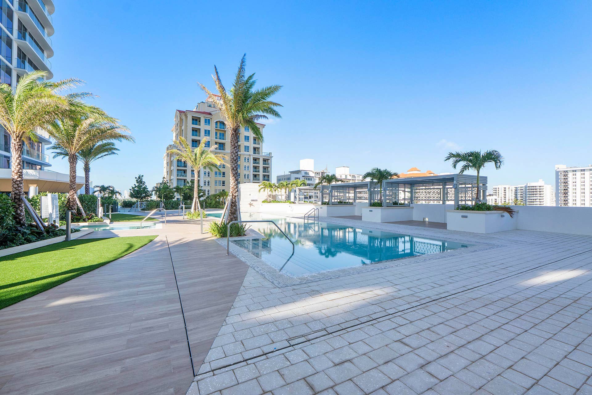 151 N Seabreeze Blvd u1703_070