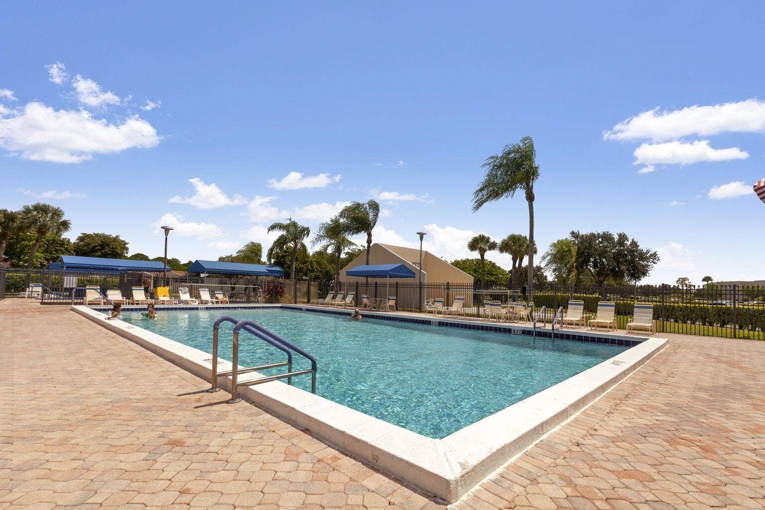 5130 Las Verdes Circle, #121, Delray Beach, FL 33484 Laurel Oak Pool1