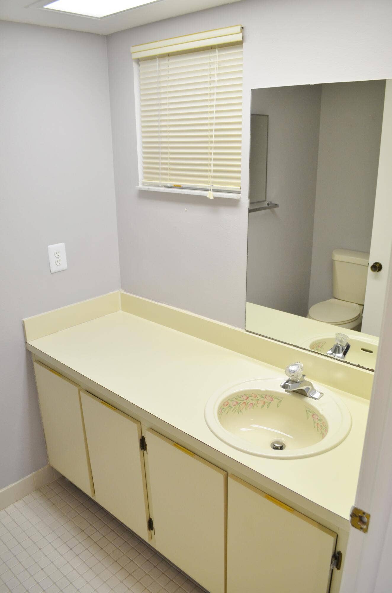 5130 Las Verdes Circle, #121, Delray Beach, FL 33484 Guest / Half Bath