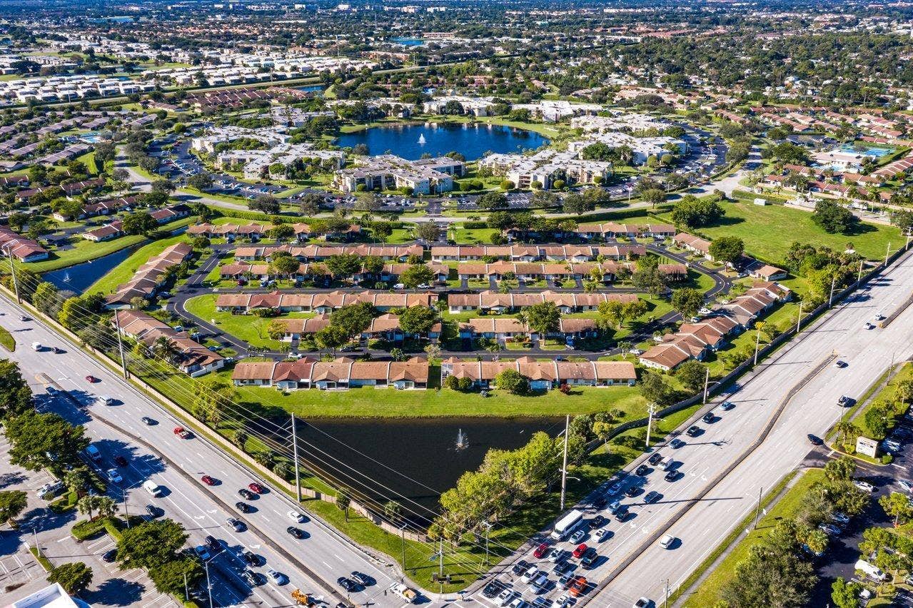 5130 Las Verdes Circle, #121, Delray Beach, FL 33484 Las Verdes Overhead Linton n Military