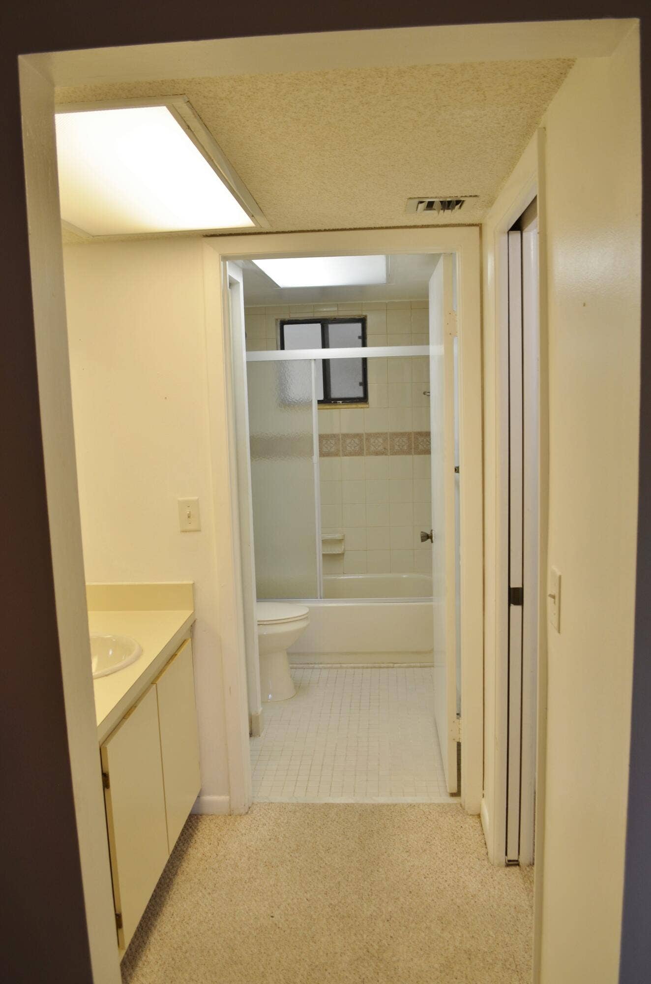 5130 Las Verdes Circle, #121, Delray Beach, FL 33484 Bedroom in suite bath n closet