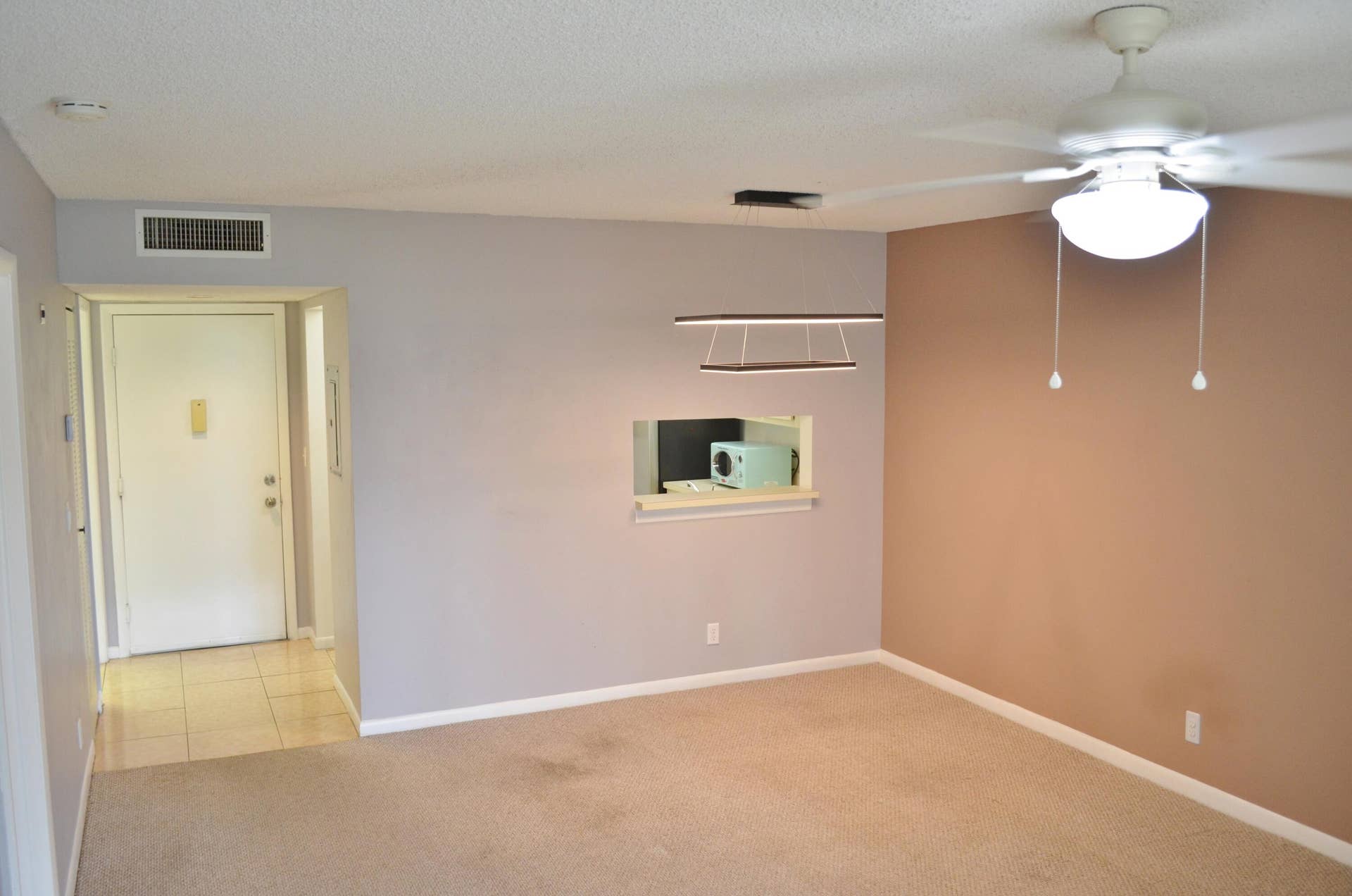 5130 Las Verdes Circle, #121, Delray Beach, FL 33484 Dining Area pass thru to kitchen