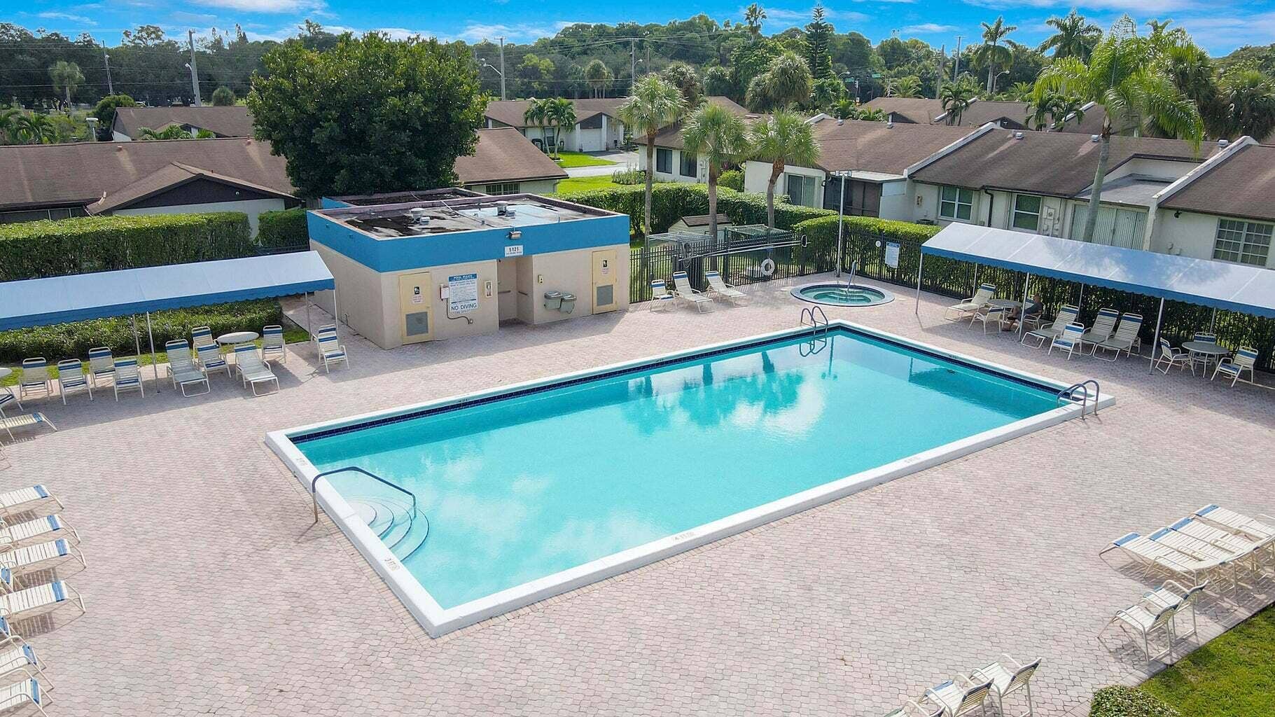 5130 Las Verdes Circle, #121, Delray Beach, FL 33484 Clubhouse Pool