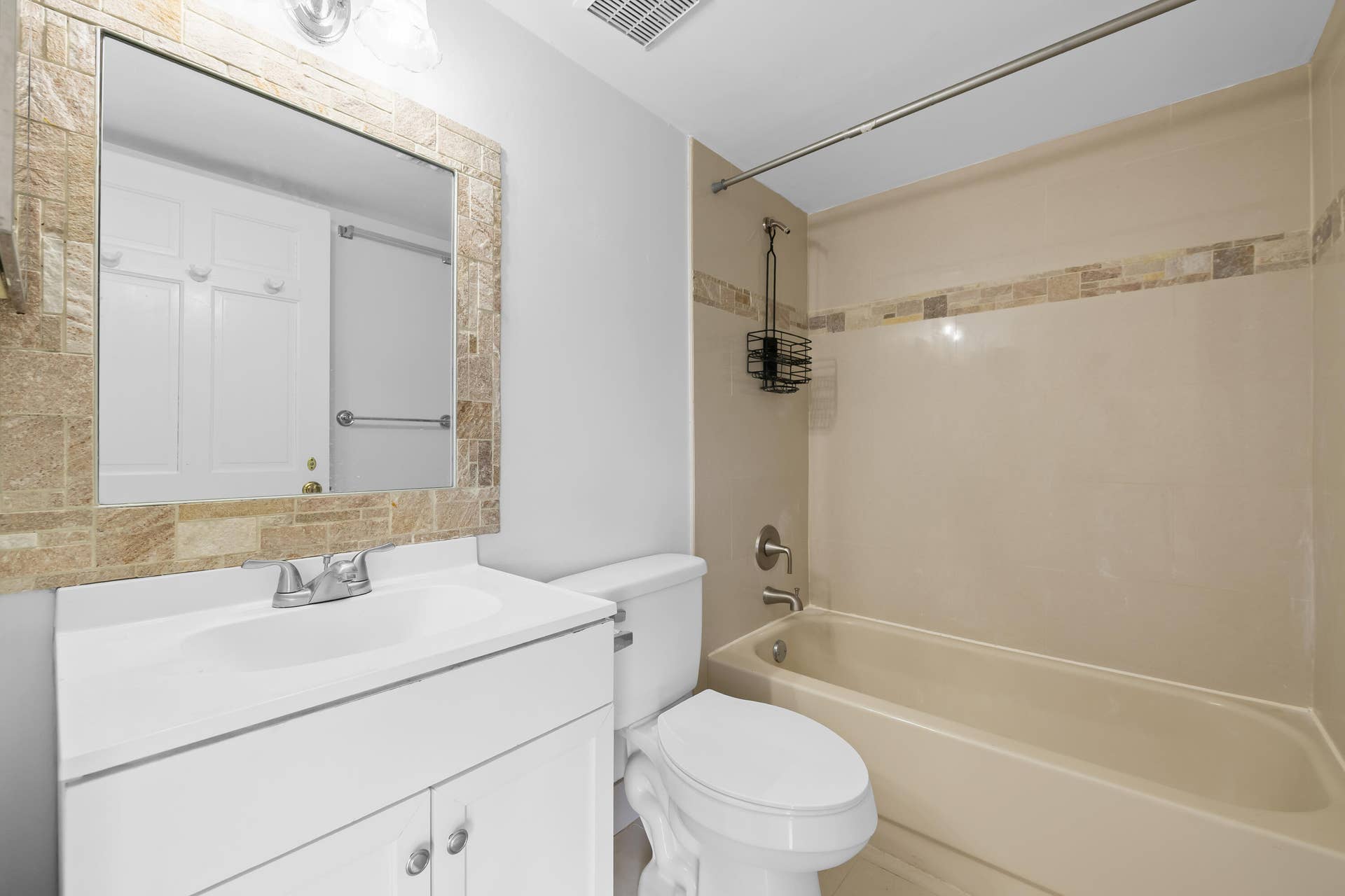 3770 VILLAGE Drive, #B, Delray Beach, FL 33445 DSC_7197