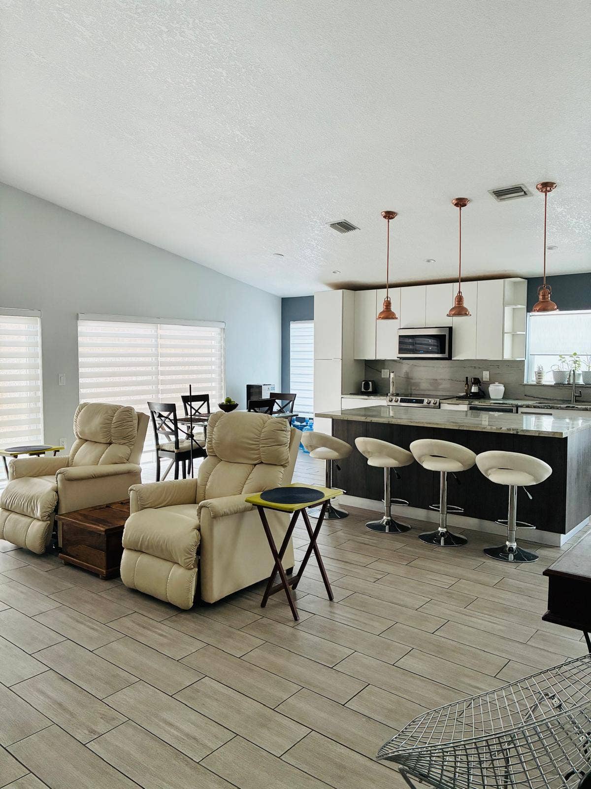 1051 NW 191ST Avenue, Pembroke Pines, FL 33029 LIVINGROOM 2