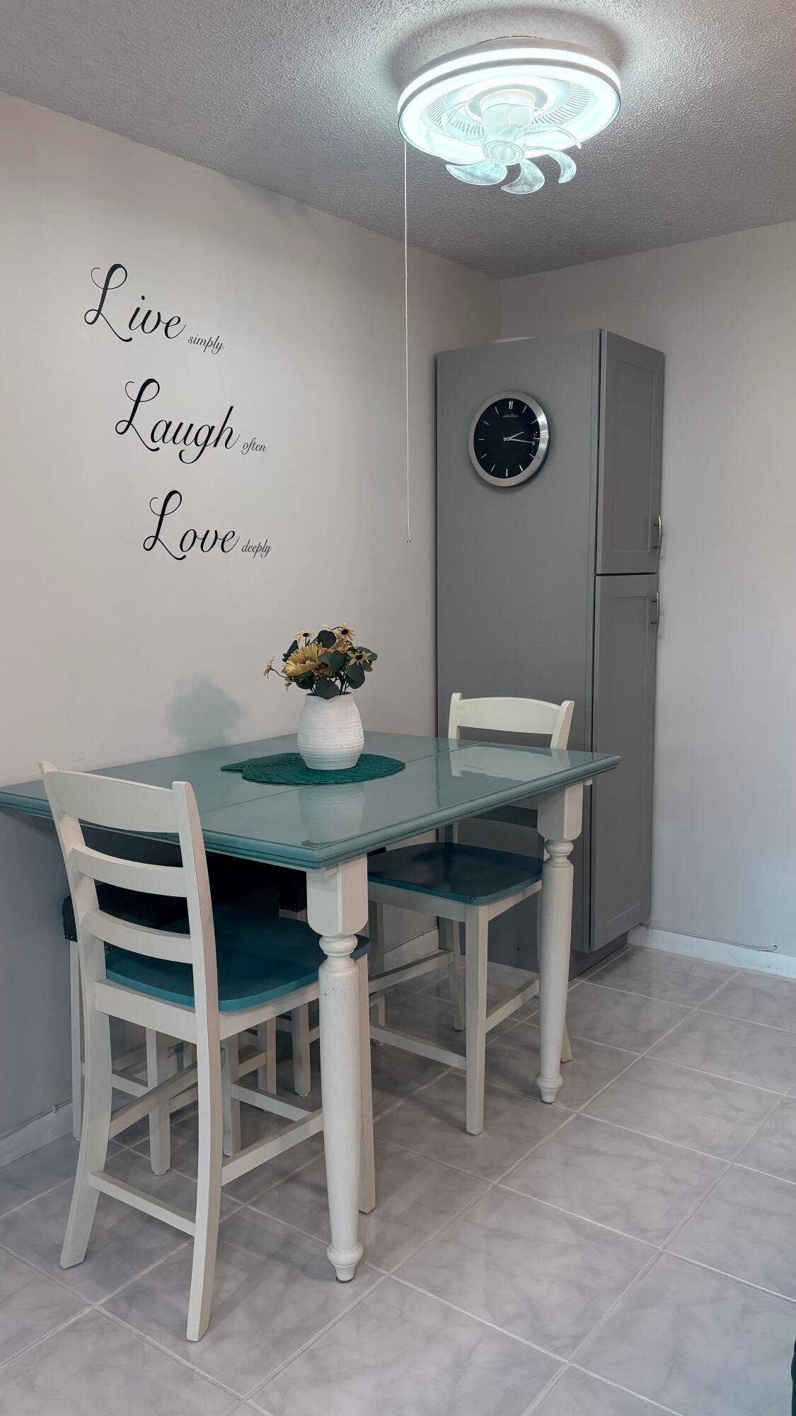 185 Canterbury H, West Palm Beach, FL 33417 Dining