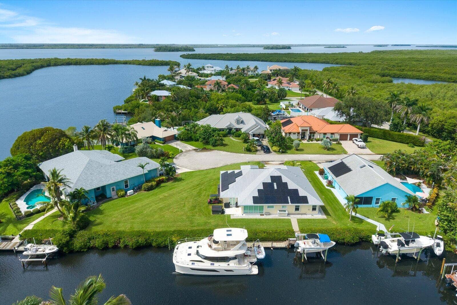 122 Queen Frederika Court, Hutchinson Island, FL 34949 Homes Views